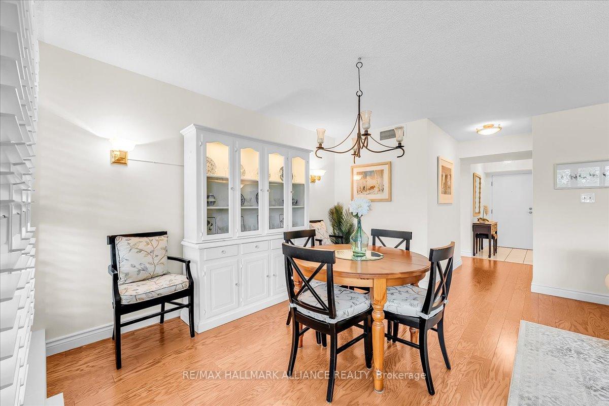 2 Bedrooms Condo at 1071 QUEENS, Oakville For sale