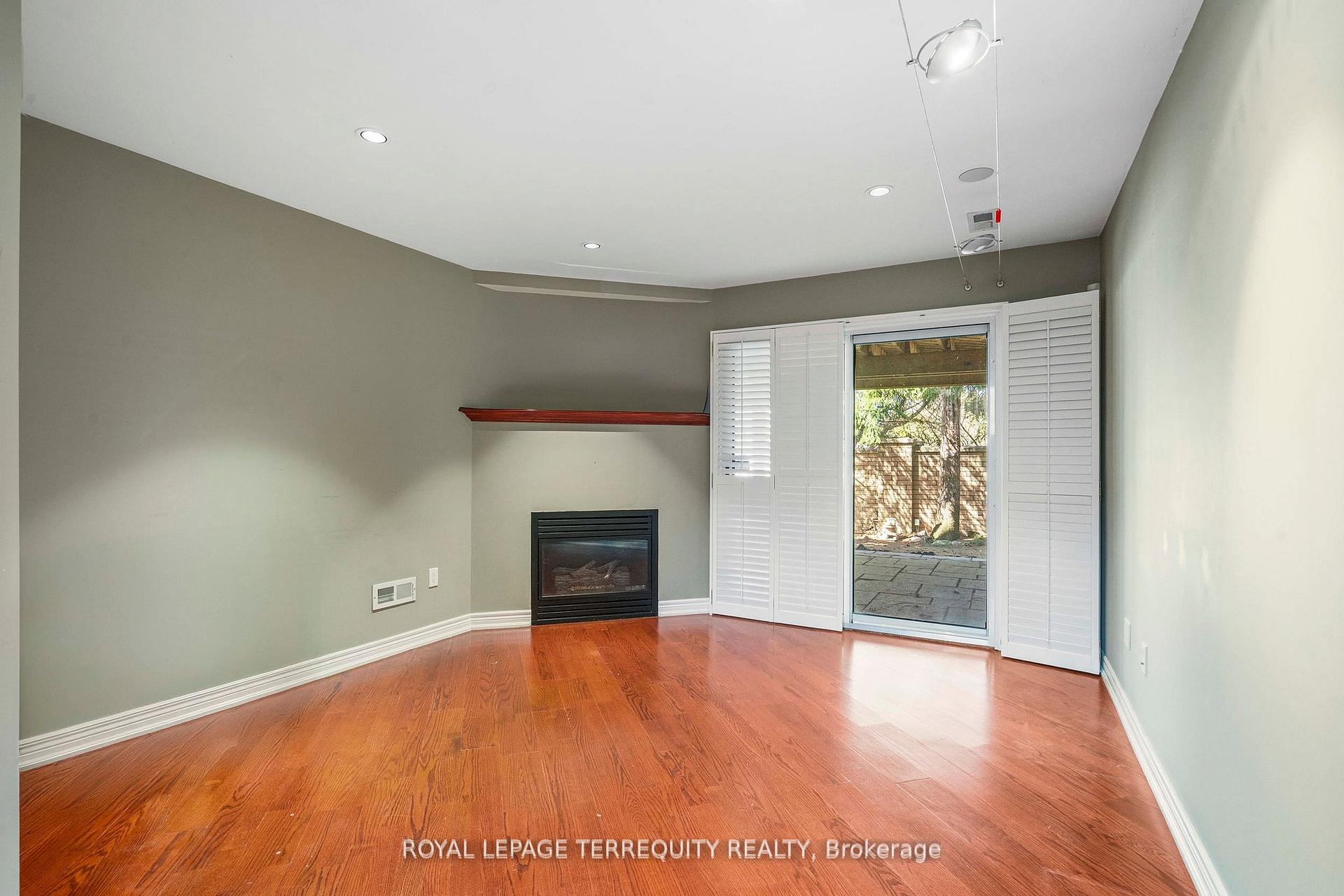 3 Bedrooms Condo at 197 La Rose, Toronto For sale