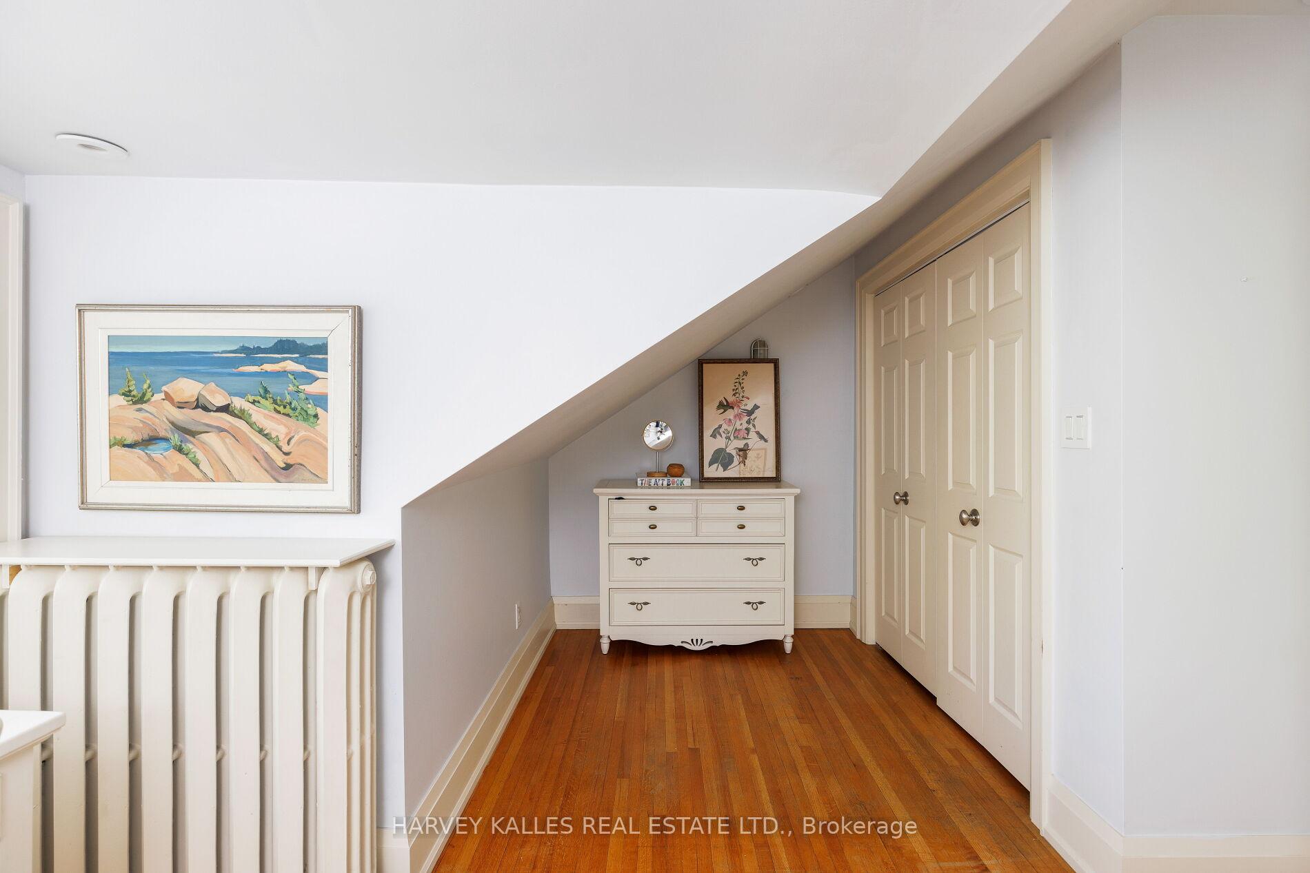 8 Edgewood Crescent