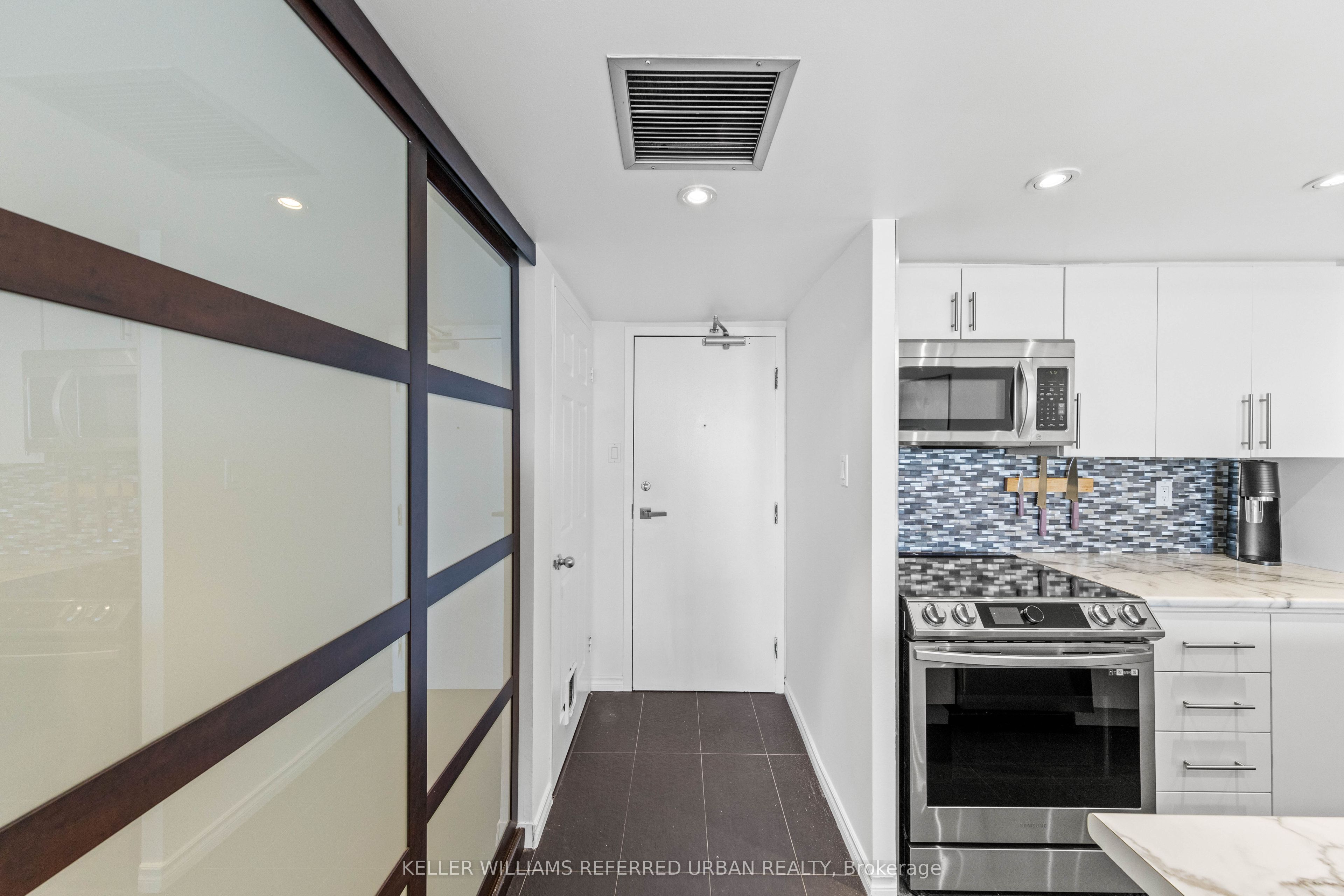 #1011 - 725 King Street, Toronto, ON M5V 2W9