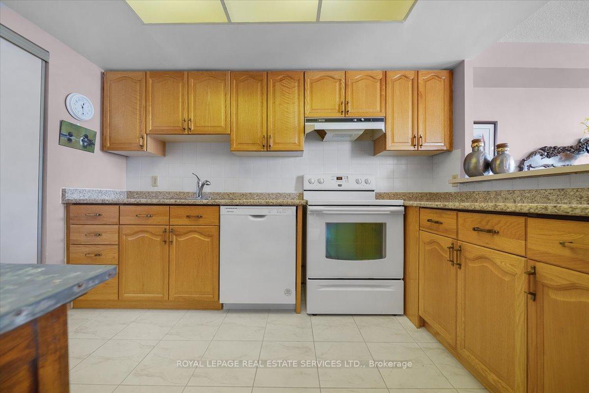 3 Bedrooms Condo at 271 Ridley, Toronto For sale