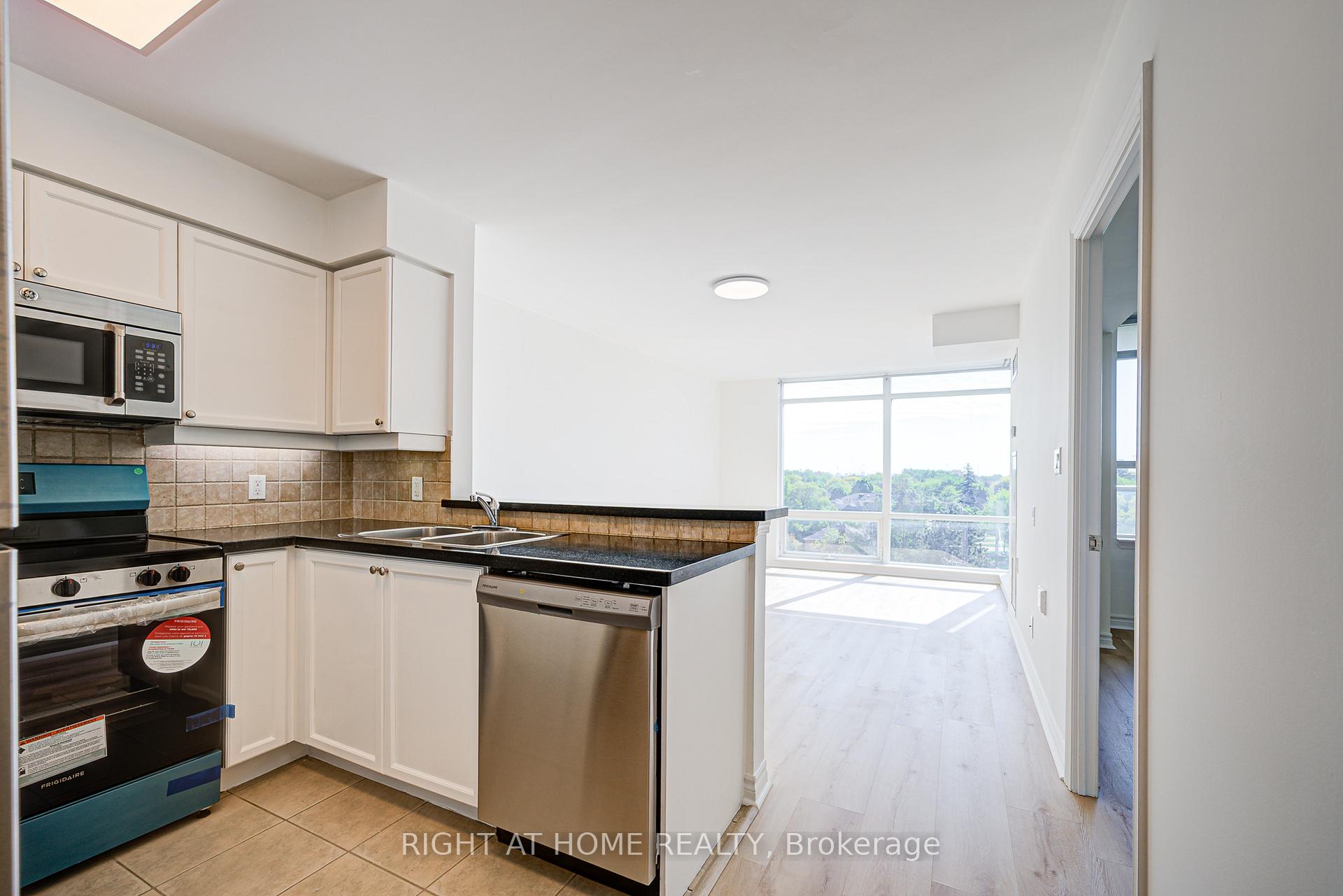 2 Bedrooms Condo at 3840 Bathurst, Toronto For sale