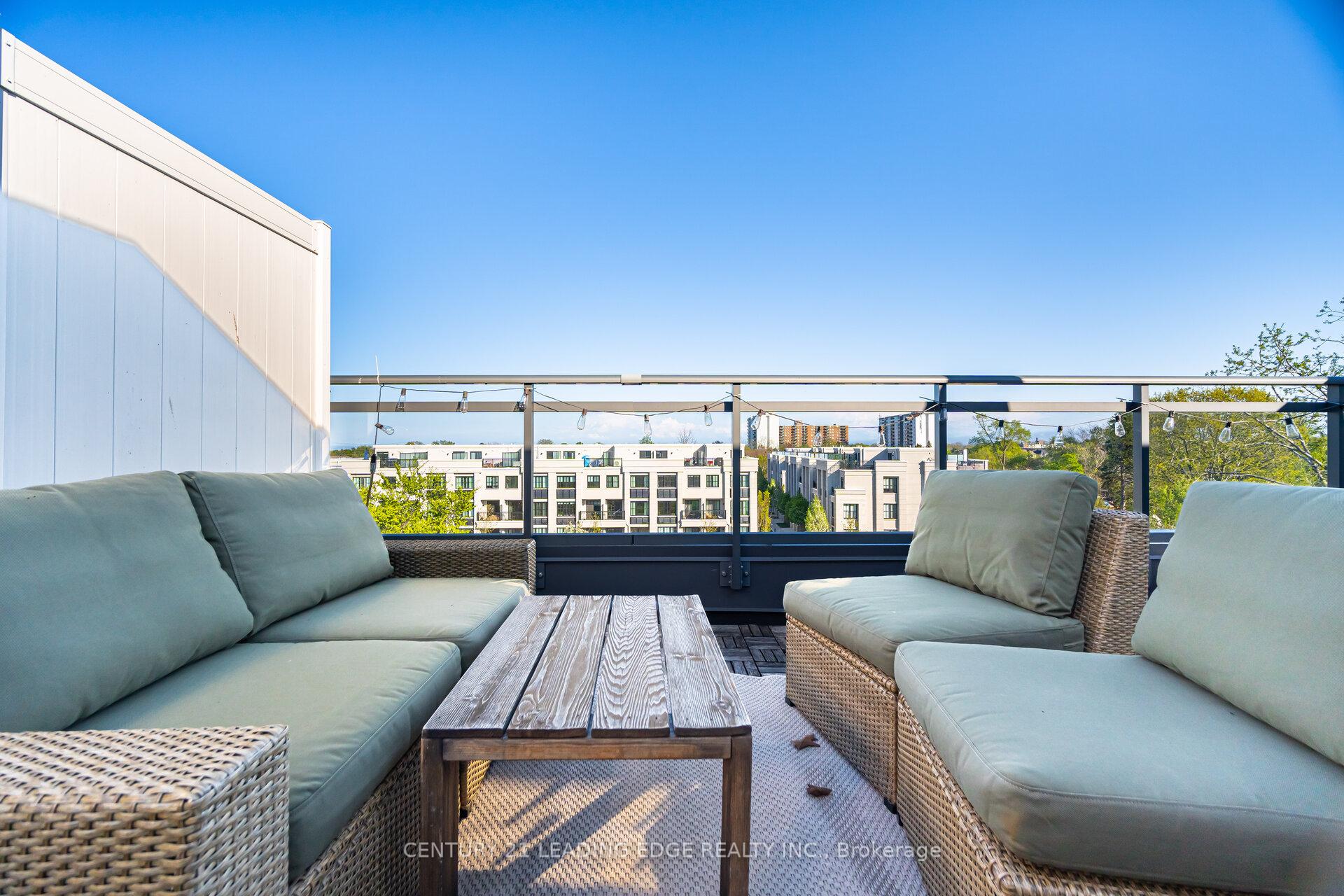 2 Bedrooms Condo at 650 Atwater, Mississauga For sale