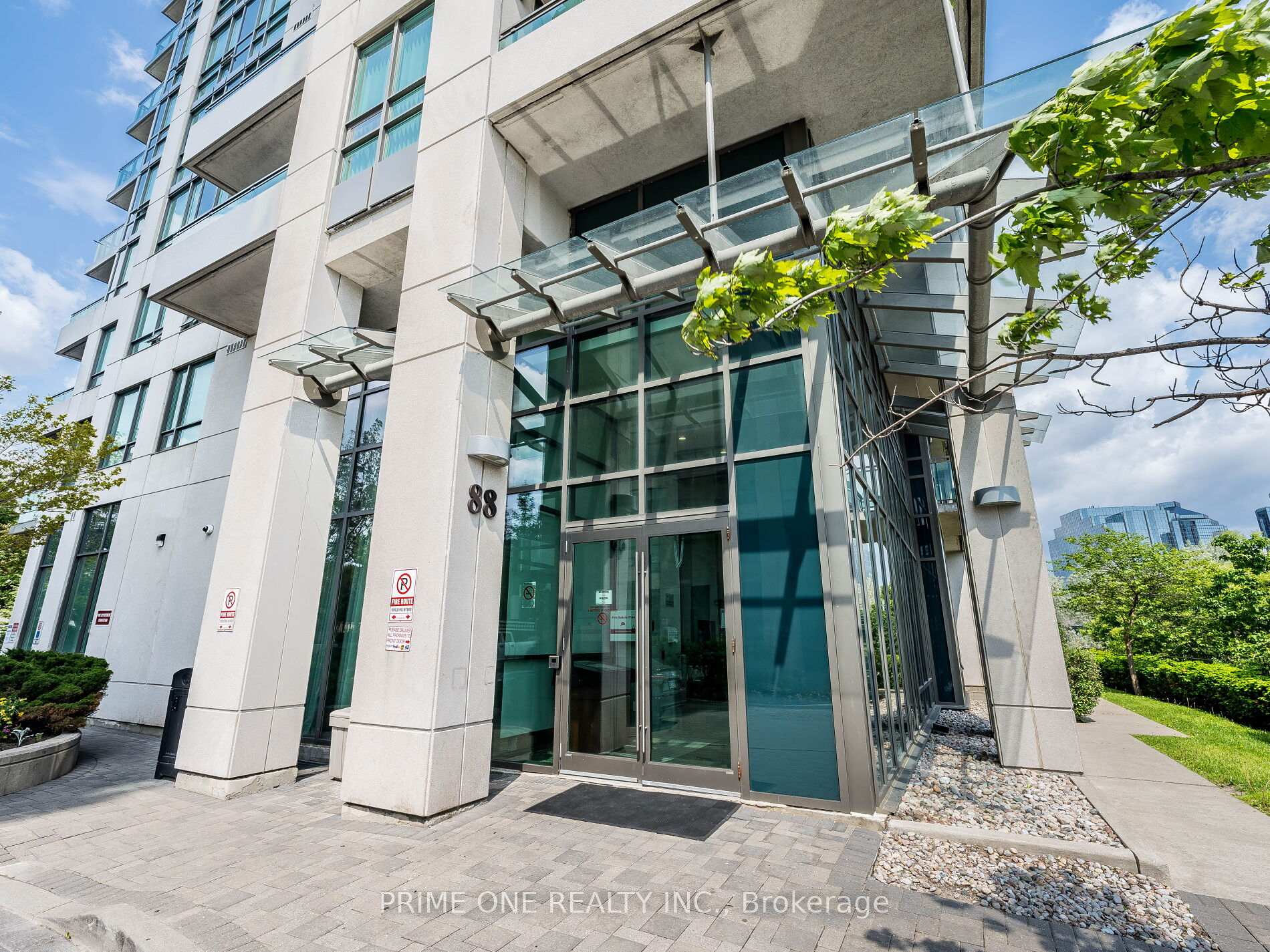 2 Bedrooms Condo at 88 Grangeway, Toronto For sale