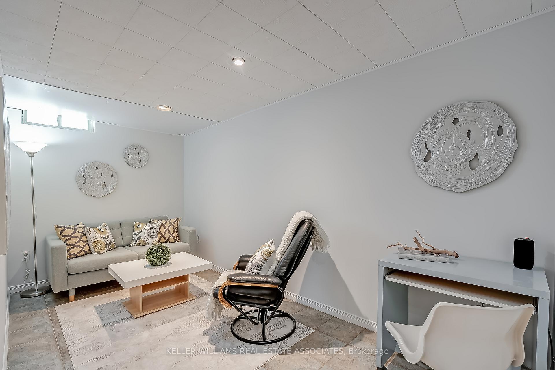 4 Bedrooms Condo at 5305 Glen Erin, Mississauga For sale