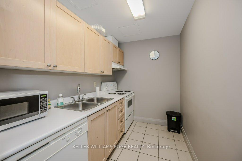 2 Bedrooms Condo at 1150 Parkwest, Mississauga For sale