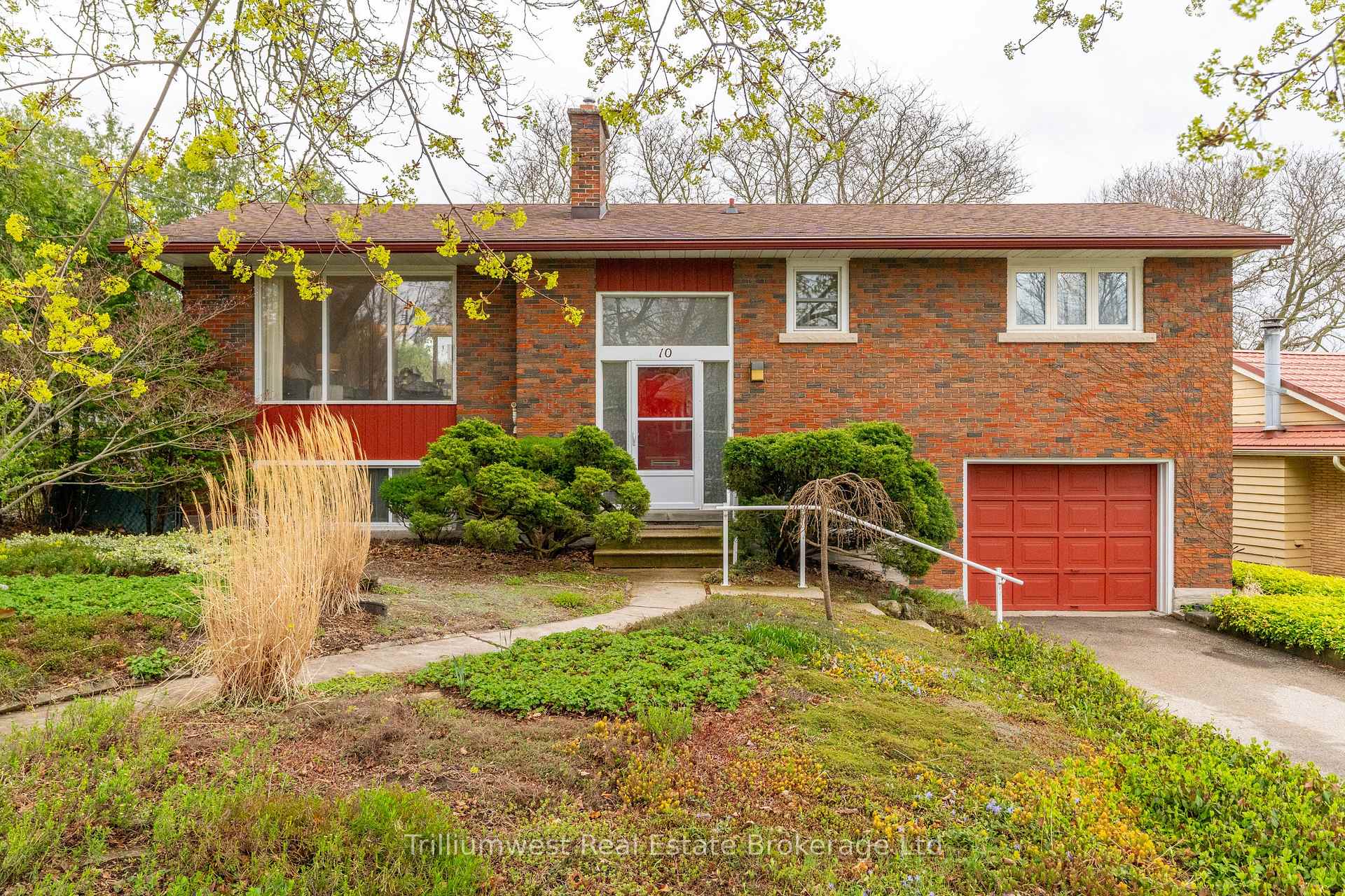 10 Knightswood Boulevard, Guelph, ON N1E 3W4