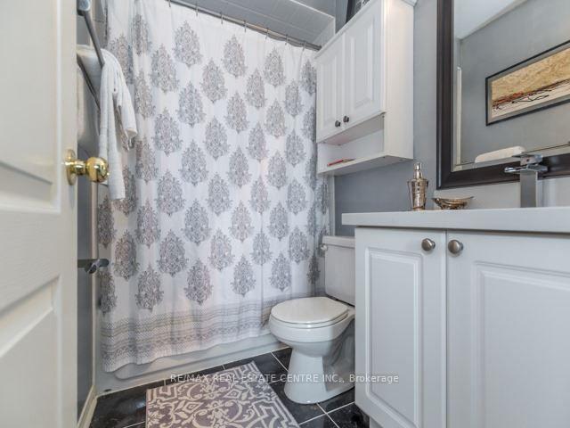 3 Bedrooms Condo at 601 Shoreline,  Mississauga For sale