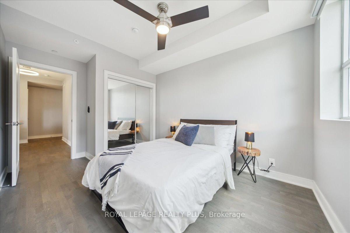 2 Bedrooms Condo at 1575 Lakeshore, Mississauga For sale