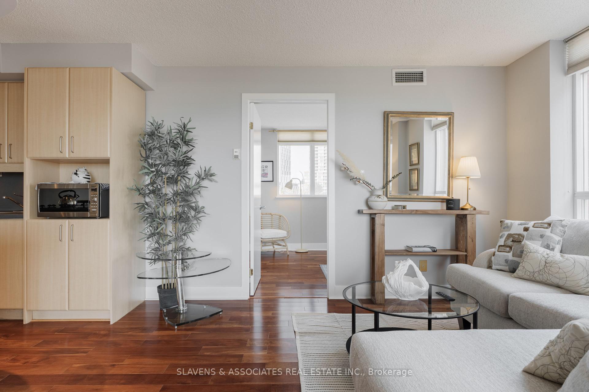 2 Bedrooms Condo at 550 Queens,  Toronto For sale