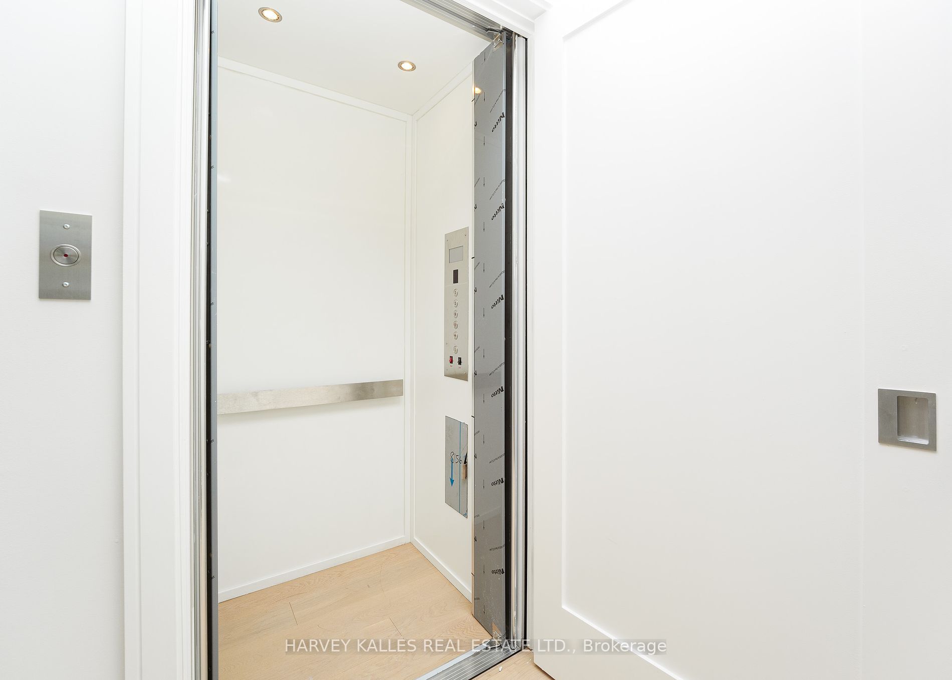 36A Churchill Avenue W