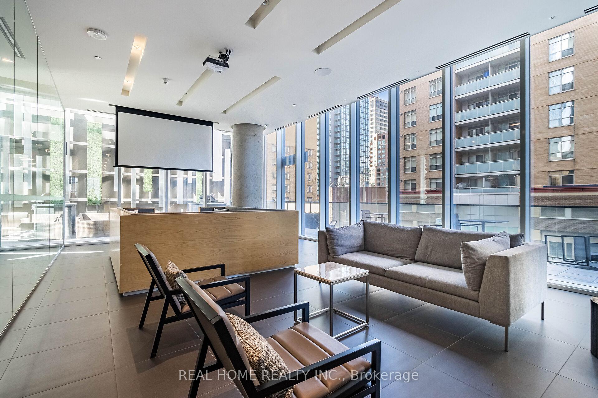 2 Bedrooms Condo at 15 Grenville,  Toronto For sale