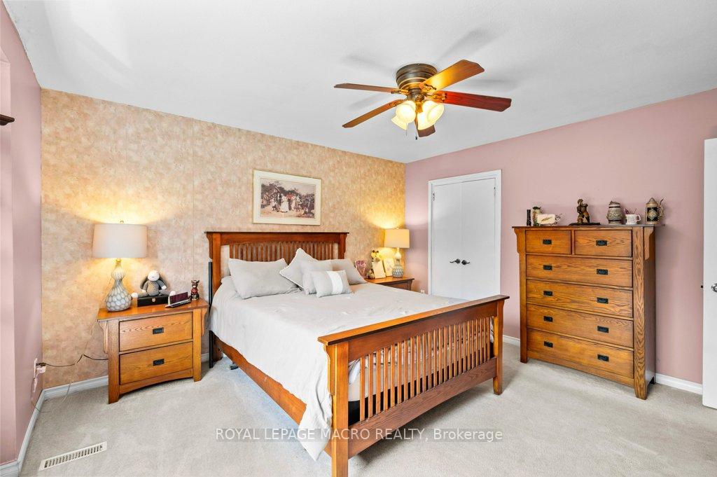 2 Bedrooms Condo at 483 Claridge, Burlington For sale