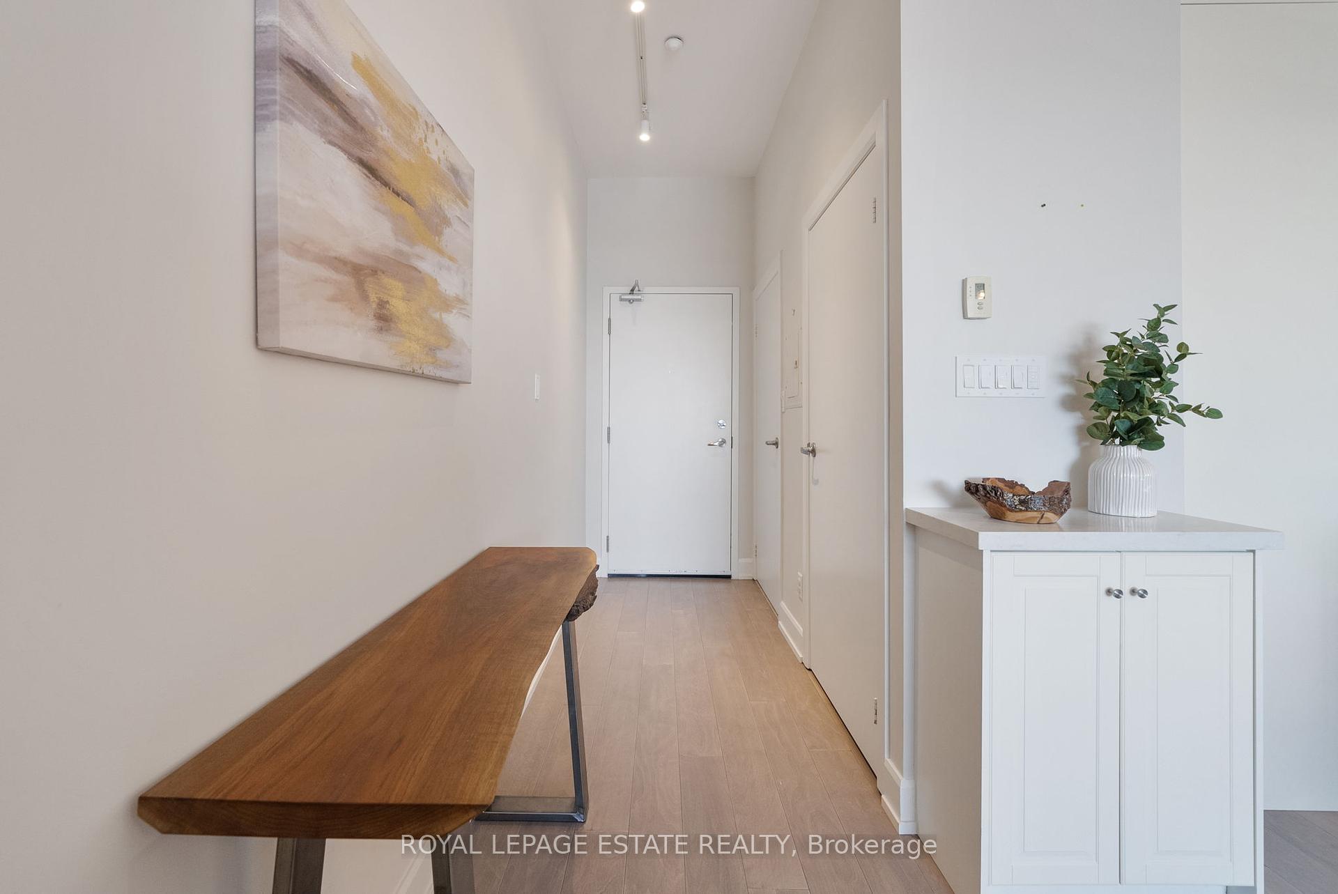 2 Bedrooms Condo at 160 Fallingbrook, Toronto For sale