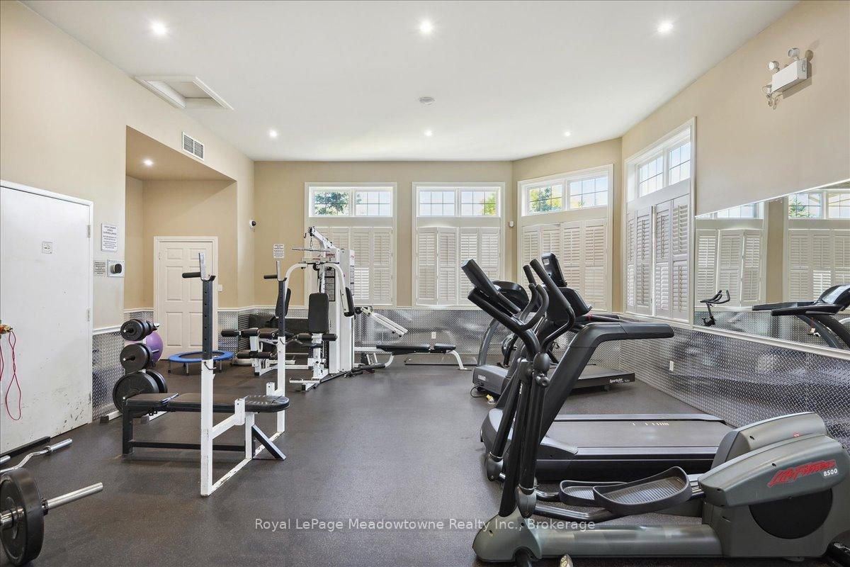 2 Bedrooms Condo at 1450 Bishops, Oakville For sale