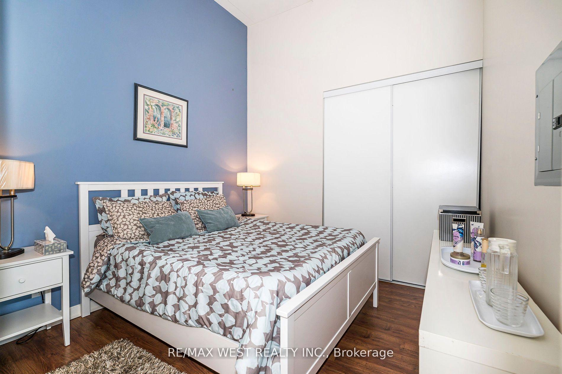 2 Bedrooms Condo at 380 Macpherson, Toronto For sale