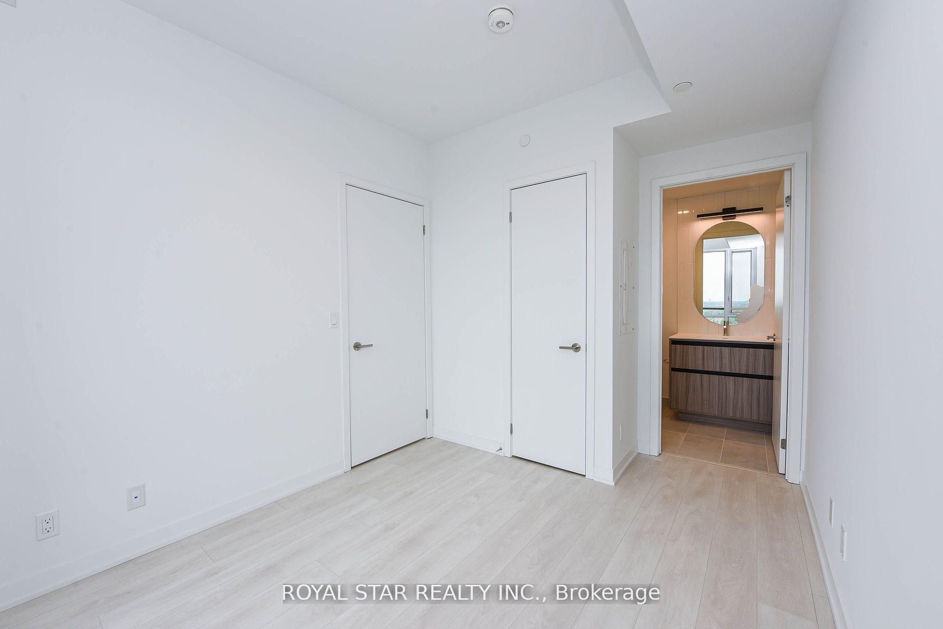 2 Bedrooms Condo at 7950 Bathurst, Vaughan For sale