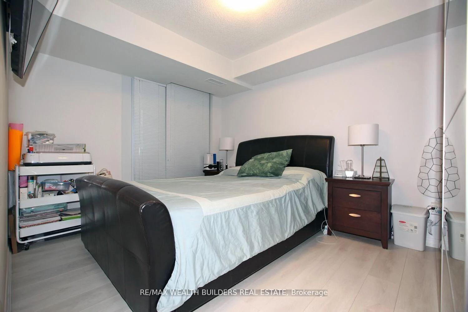 2 Bedrooms Condo at 400 Adelaide, Toronto For sale