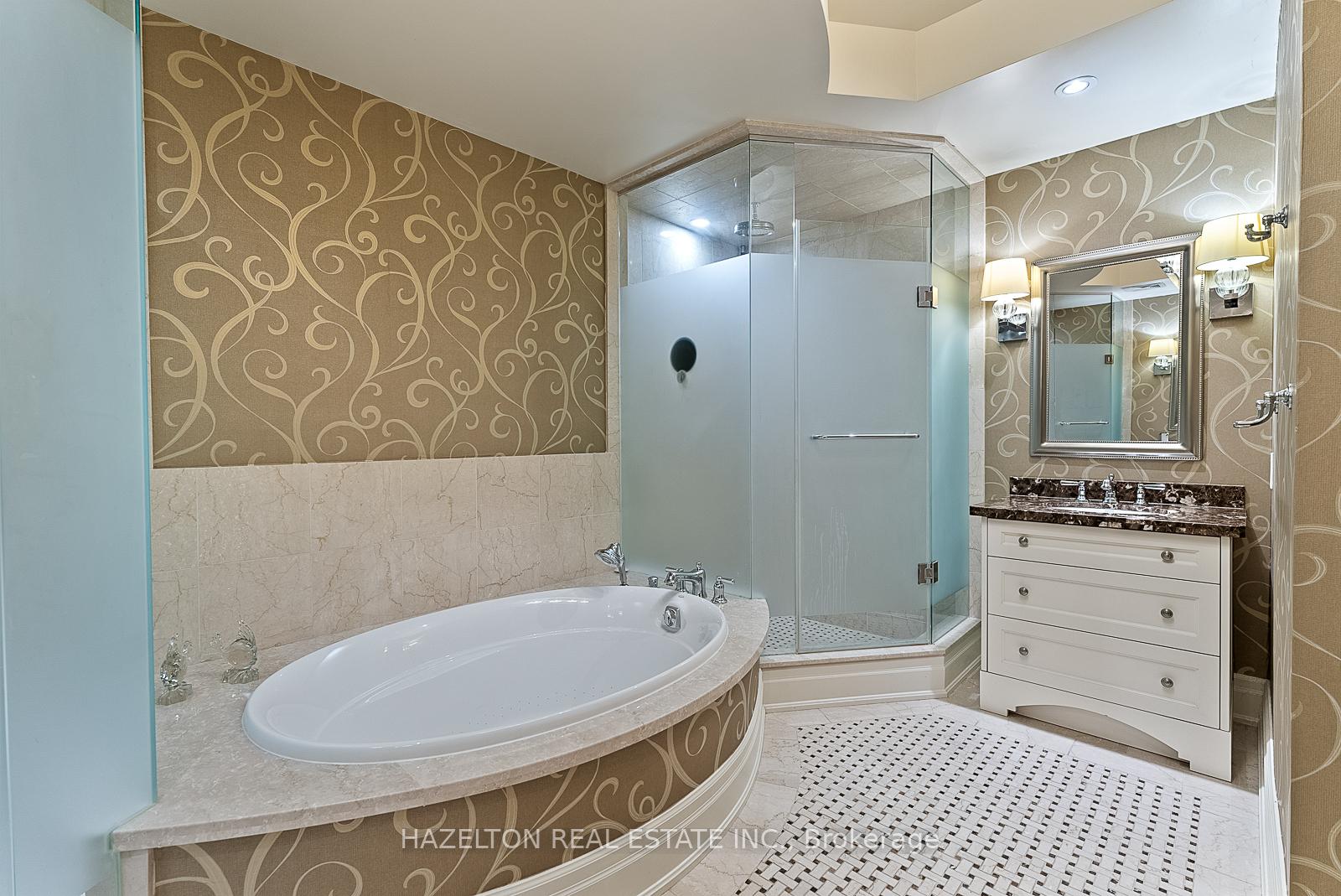 3 Bedrooms Condo at 155 St Clair, Toronto For sale