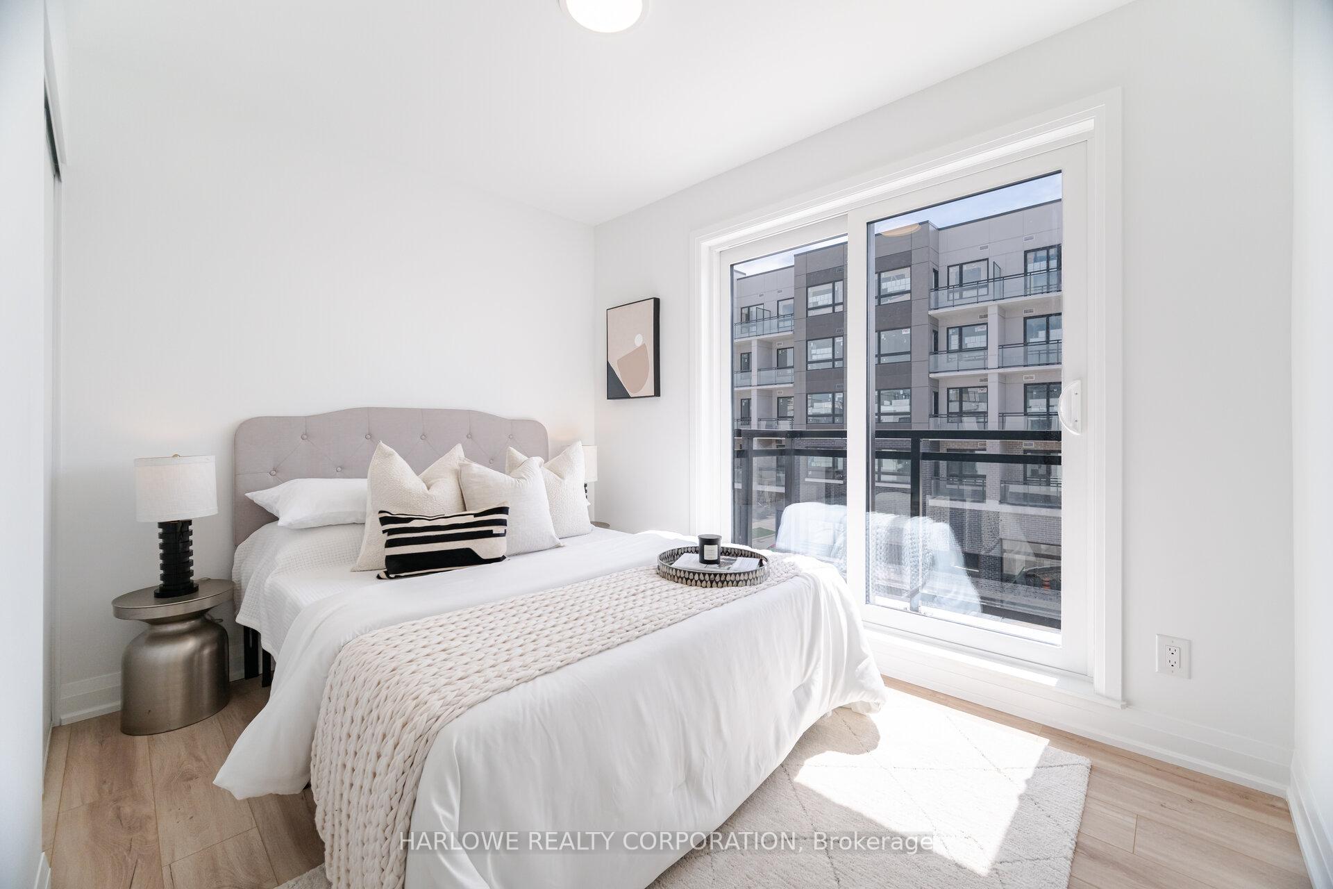 3 Bedrooms Condo at 274 Ironside, Oakville For sale