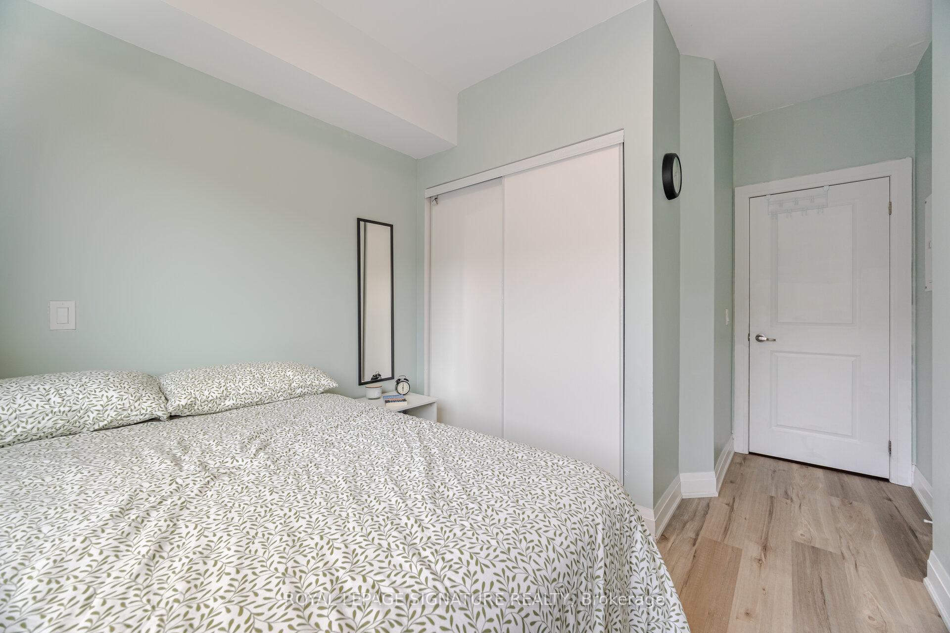 2 Bedrooms Condo at 5289 Highway 7, Vaughan For sale