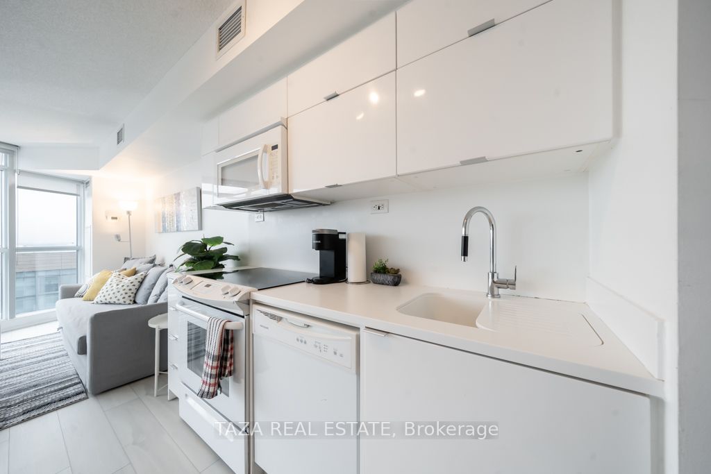 #1106 - 21 Iceboat Terrace, Toronto, ON M5V 4A9