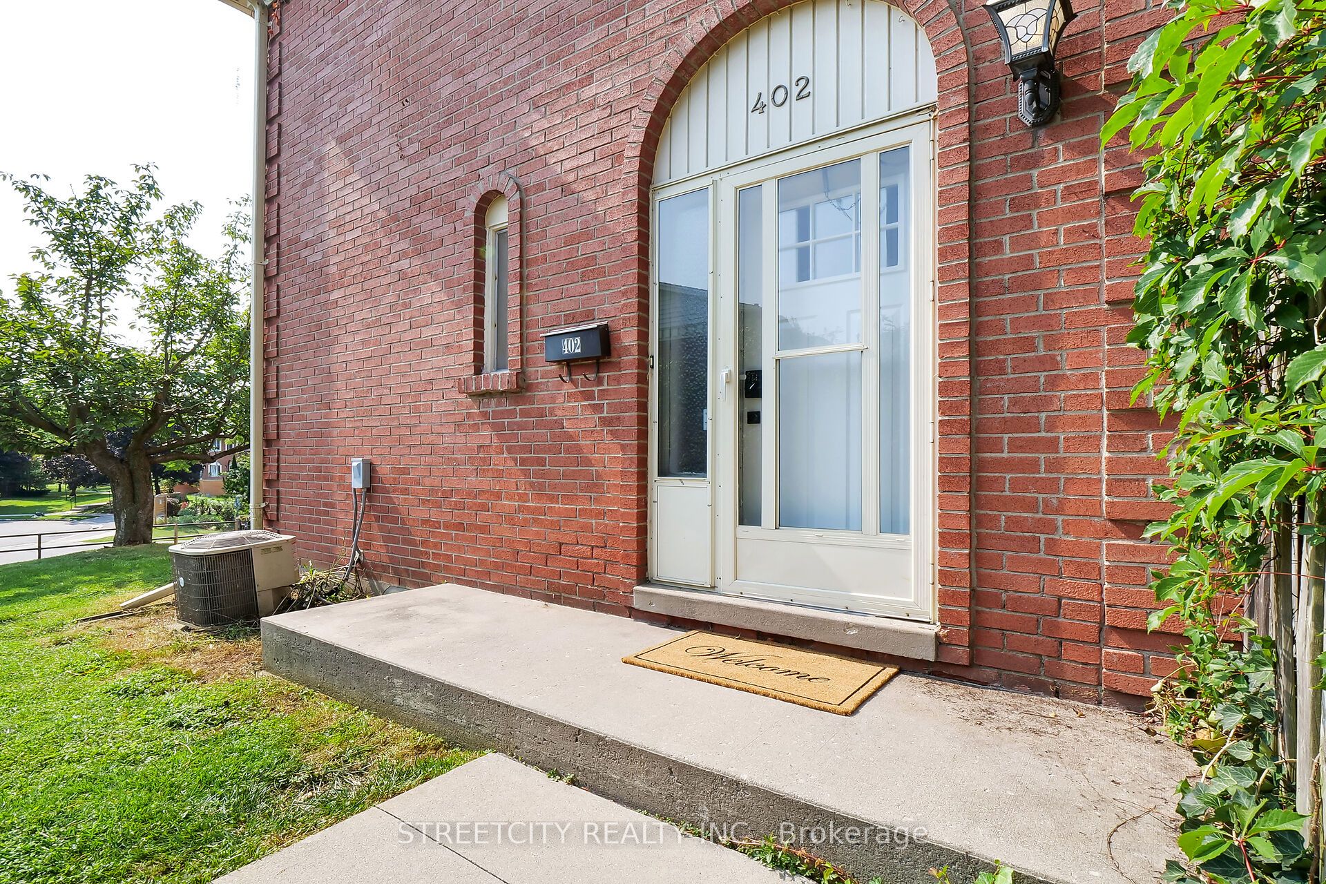 402 Homestead Court, London North, ON N6G 2E9