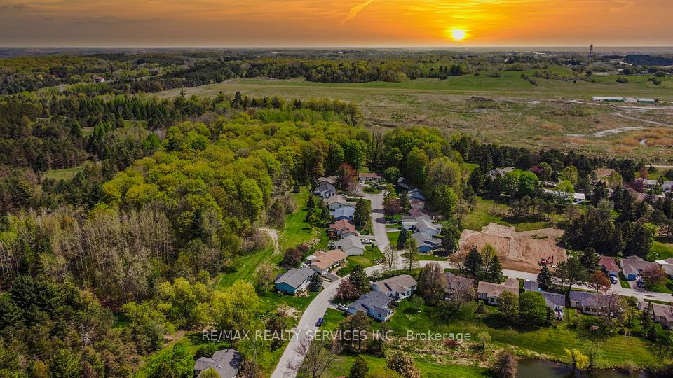 12 Pinetree Court, New Tecumseth, ON L0G 1W0