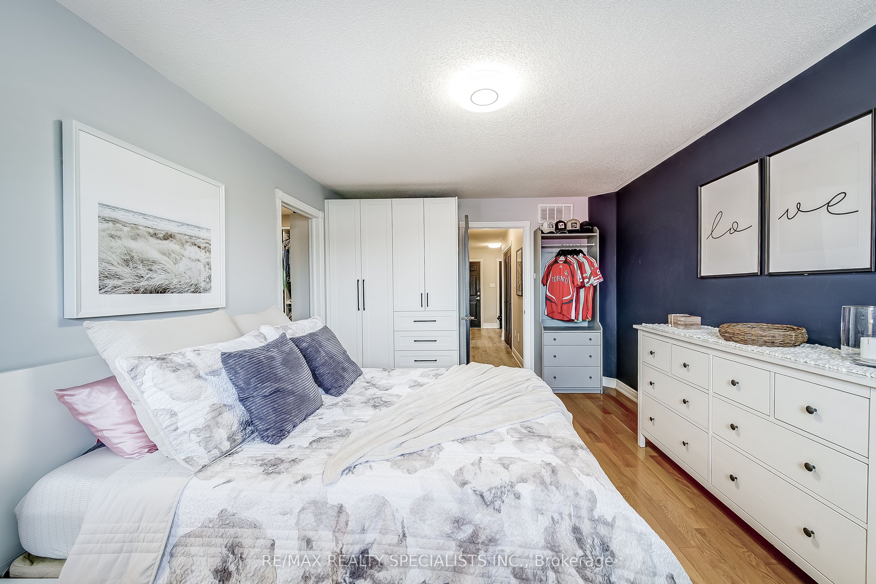 8 Wyman Crescent