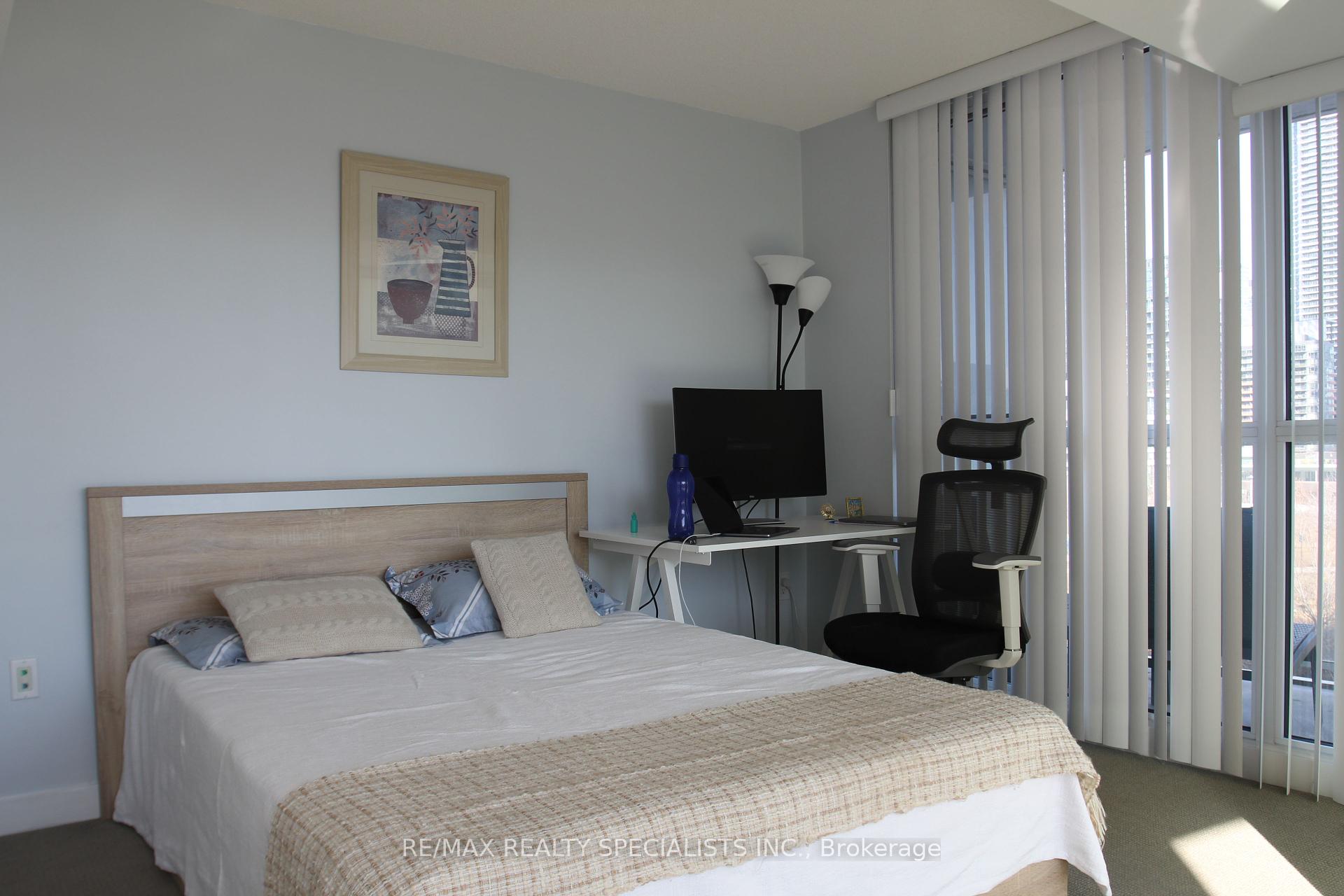 2 Bedrooms Condo at 75 Queens Wharf, Toronto For sale