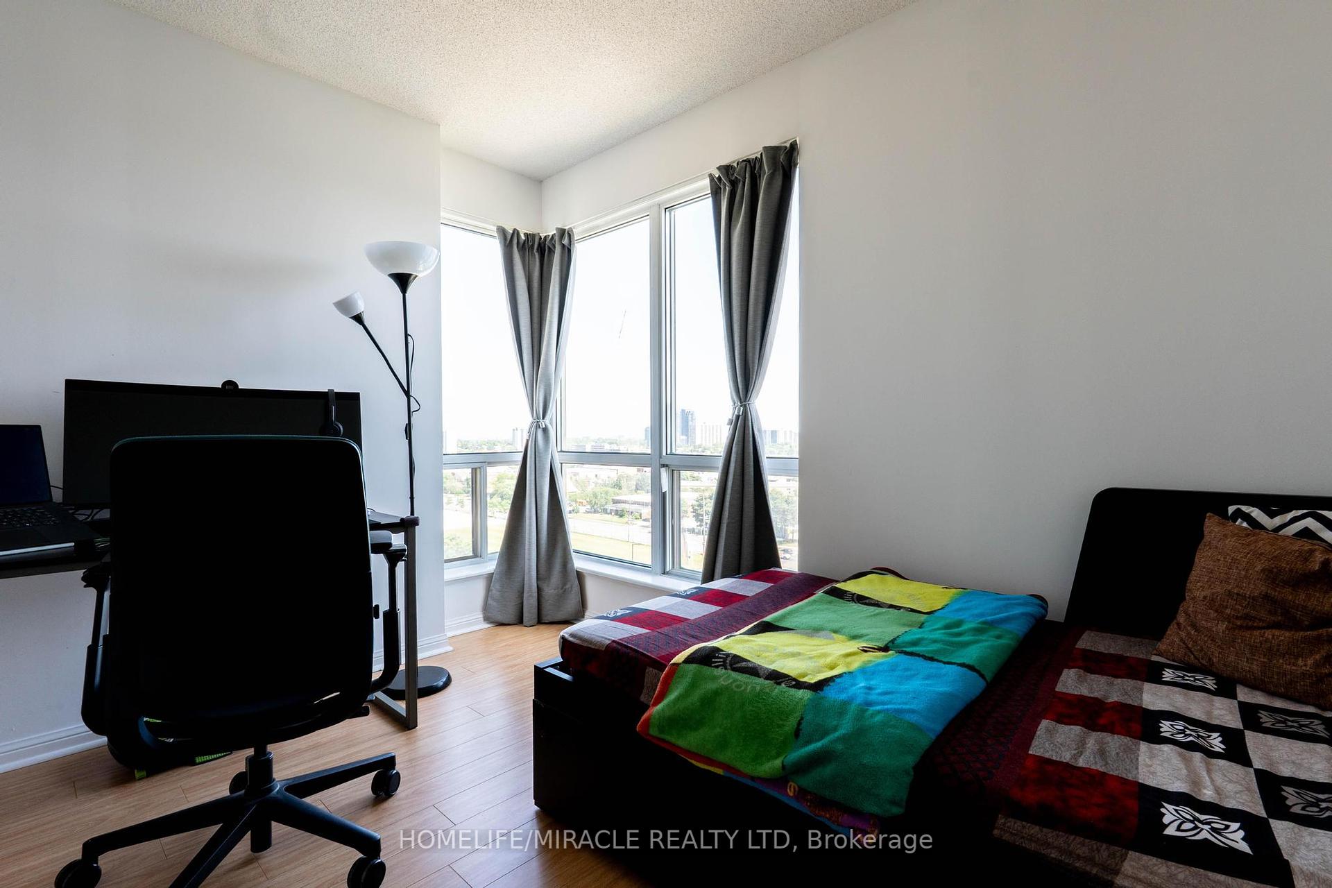 2 Bedrooms Condo at 1 Lee Centre, Toronto For sale
