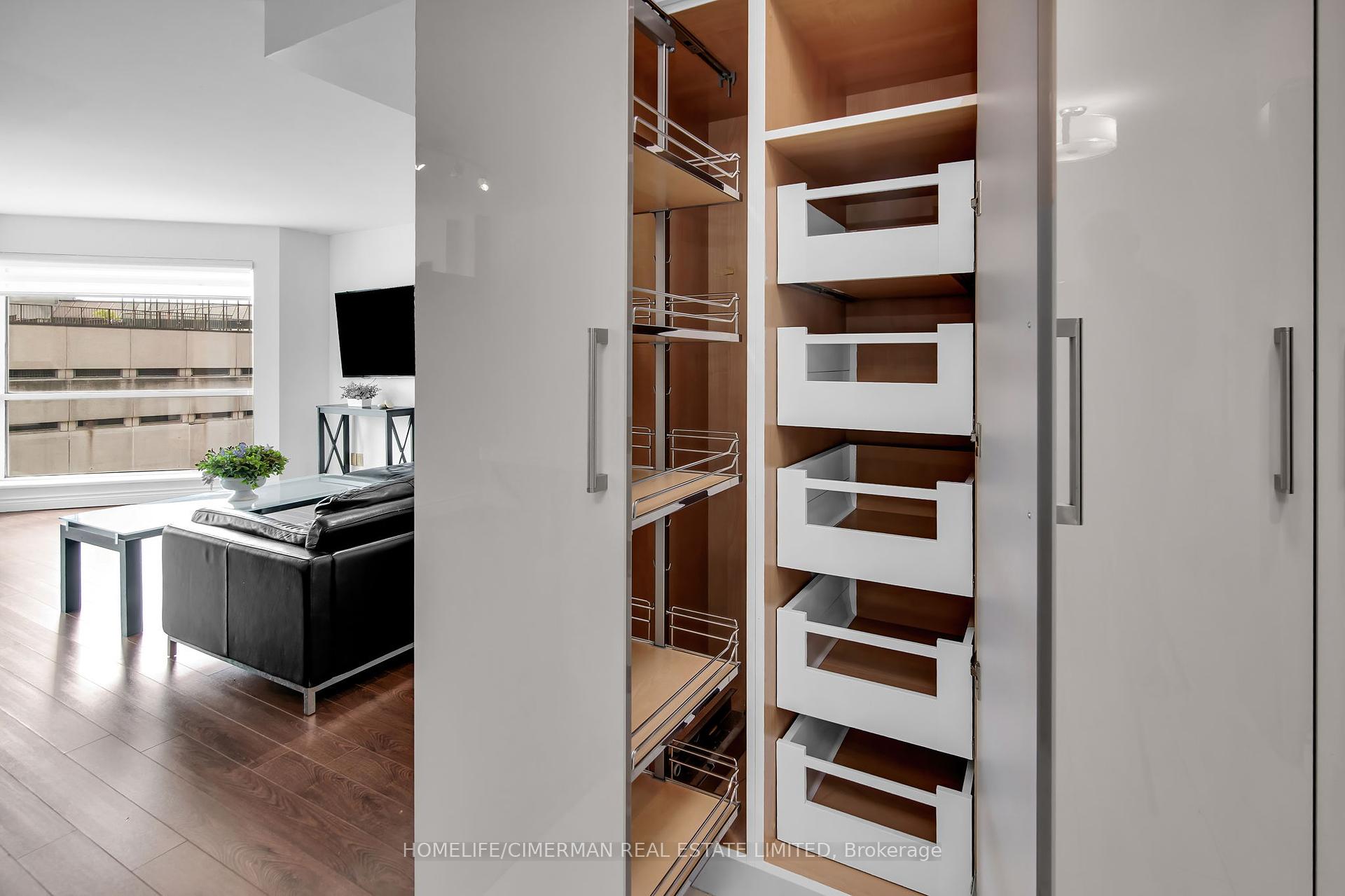3 Bedrooms Condo at 10 Queens Quay, Toronto For sale