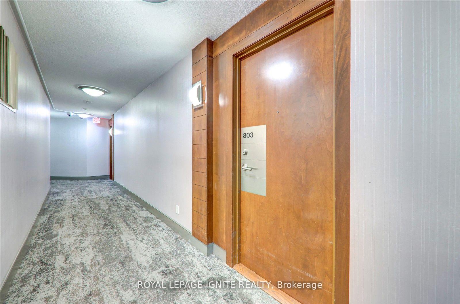 2 Bedrooms Condo at 310 Burnhamthorpe,  Mississauga For sale
