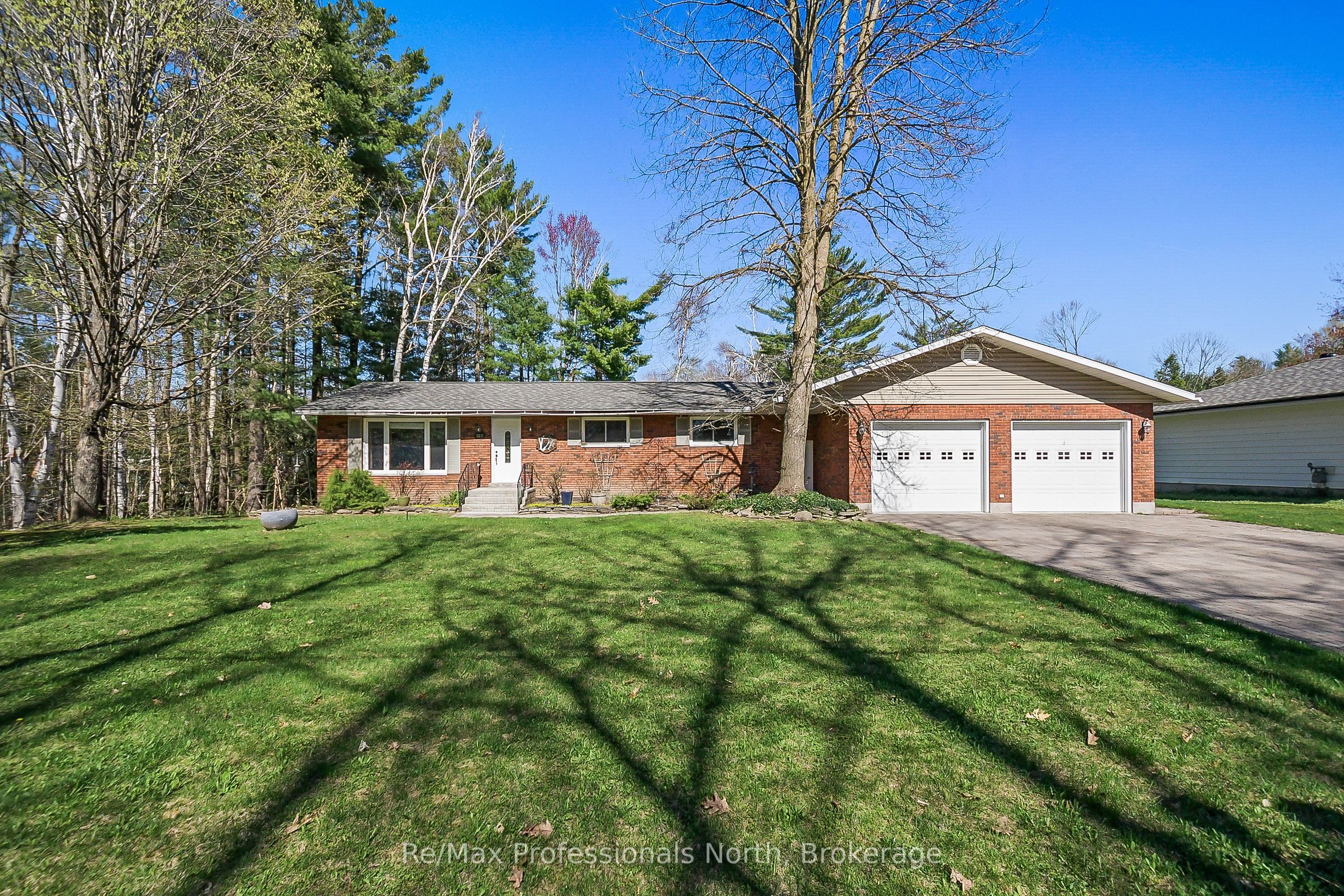 150 ROBINSON Avenue, Gravenhurst, ON P1P 1R5