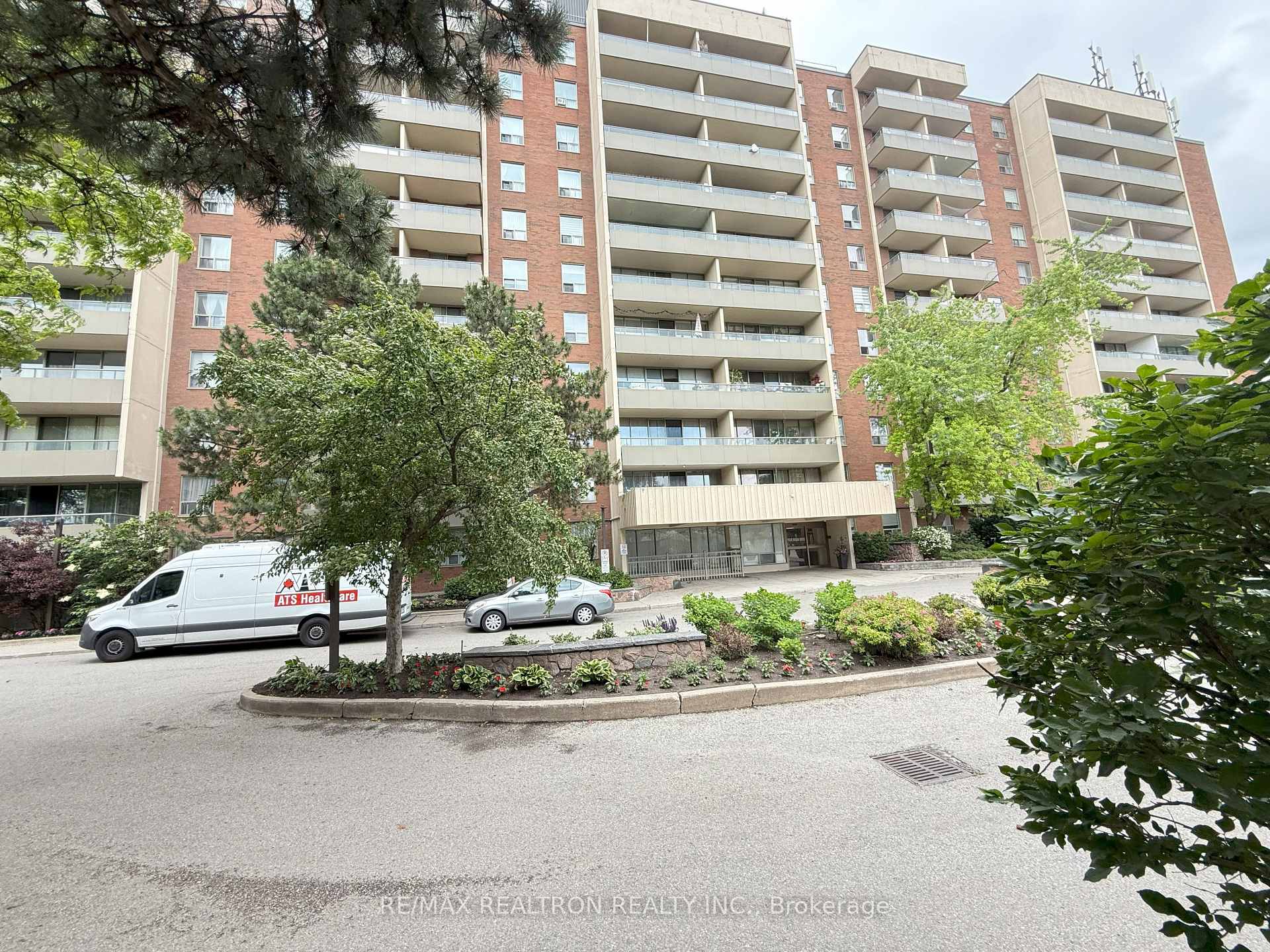 3 Bedrooms Condo at 1 Four Winds, Toronto For sale
