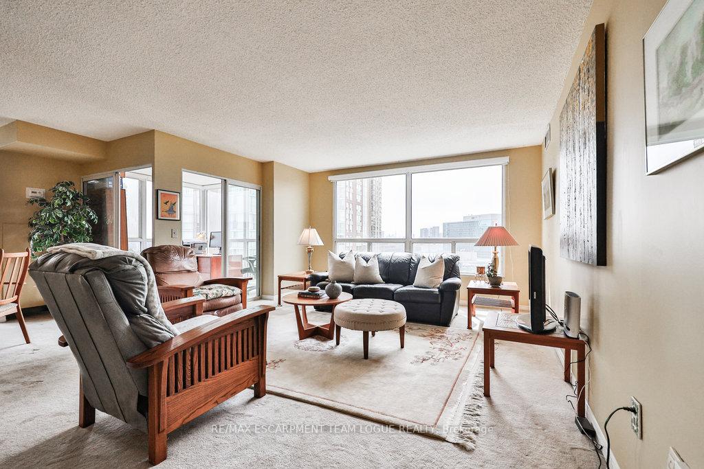 3 Bedrooms Condo at 7 Concorde,  Toronto For sale