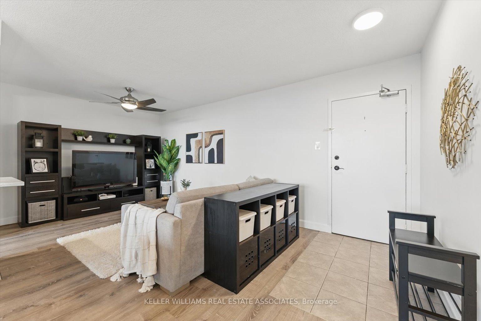 2 Bedrooms Condo at 966 Inverhouse, Mississauga For sale