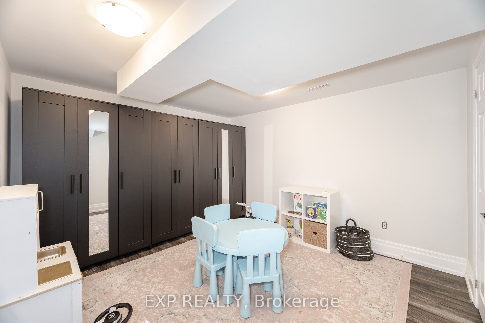 384 Daralea Heights