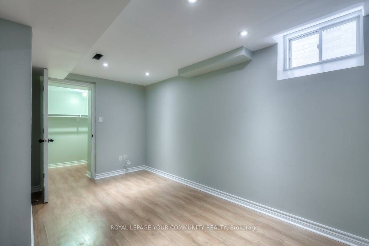 222 Kayla Crescent
