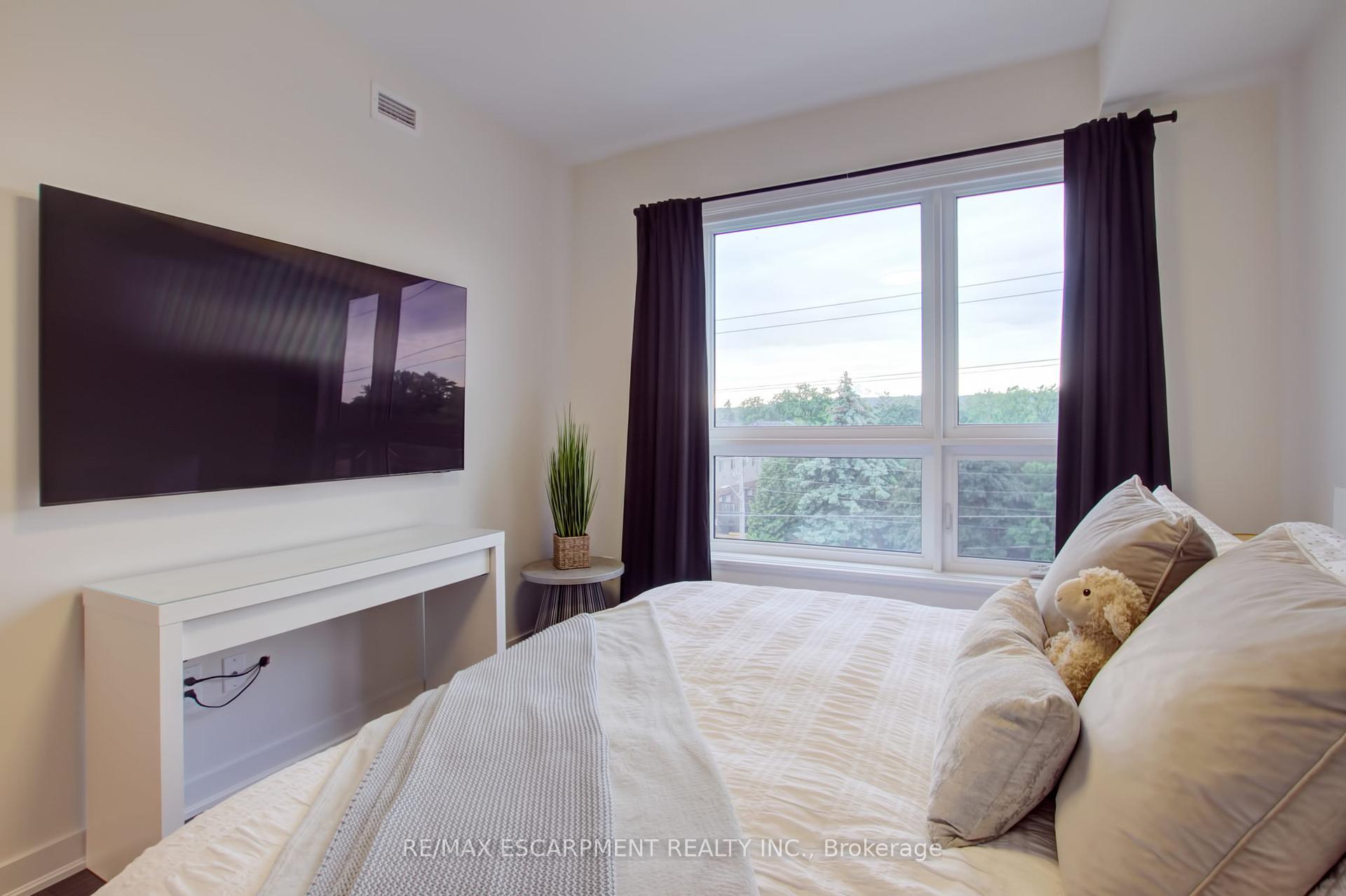 1 Bedroom Condo at 320 Plains, Burlington For sale