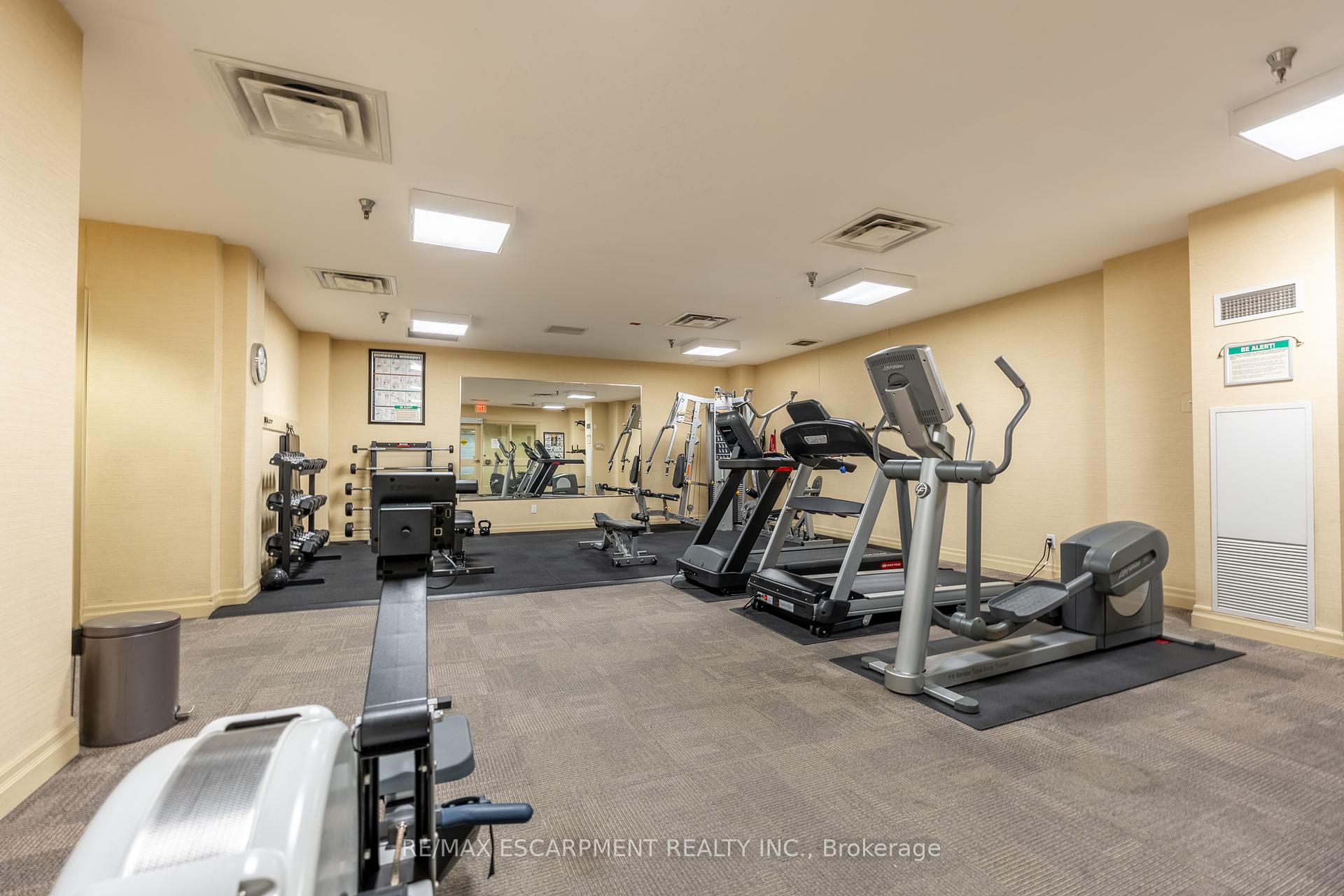 2 Bedrooms Condo at 399 Elizabeth, Burlington For sale