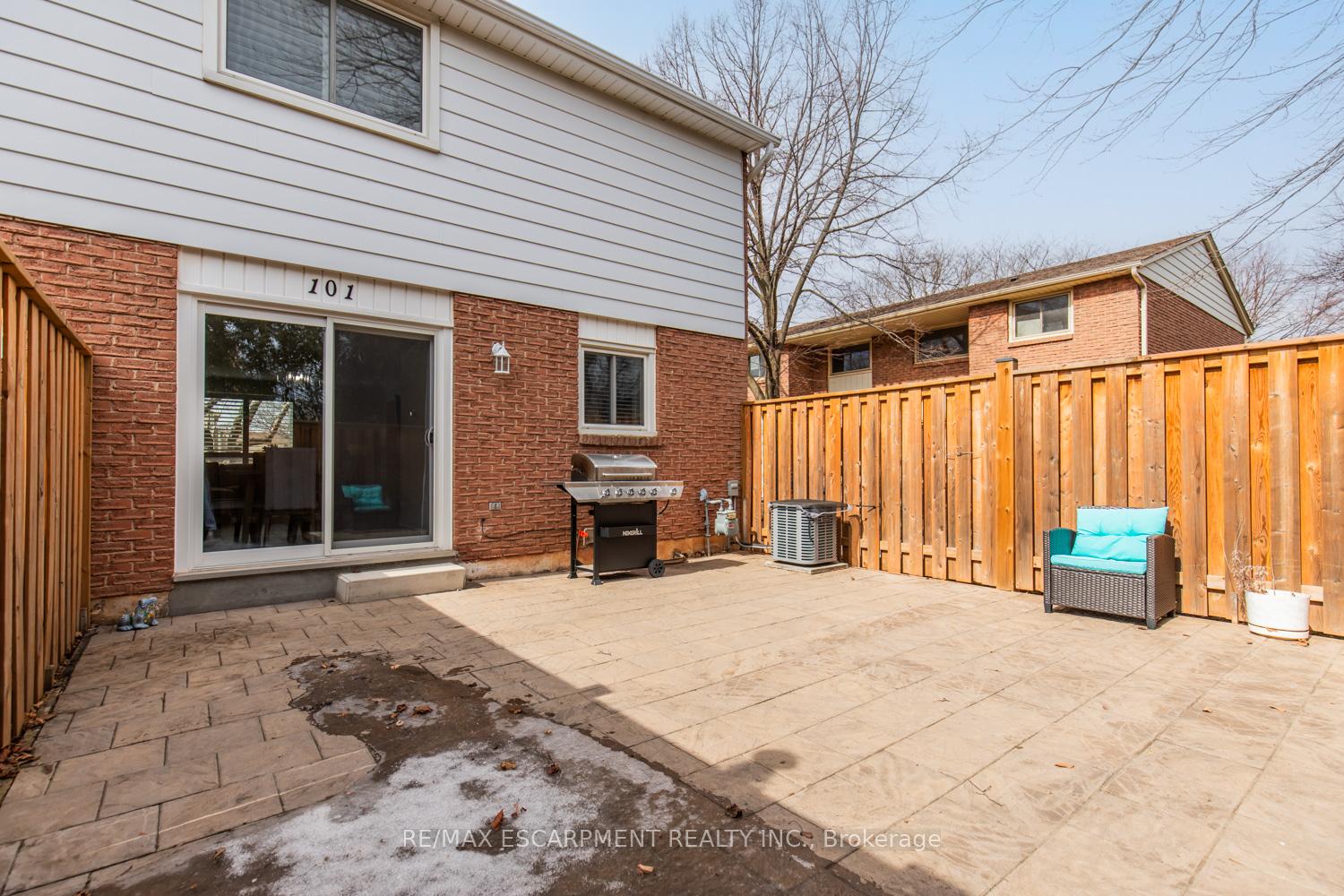 3 Bedrooms Condo at 150 Gateshead, Hamilton For sale
