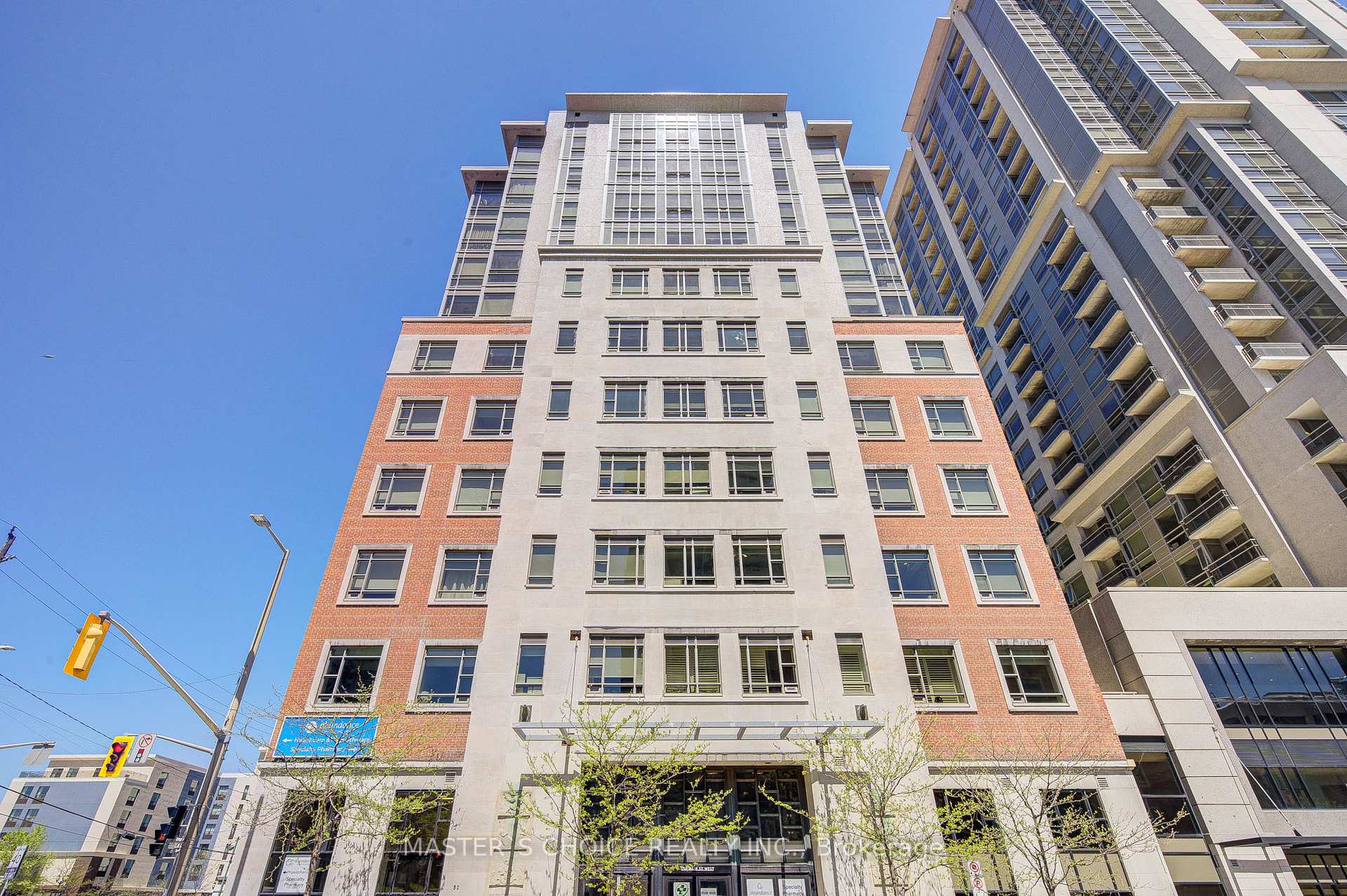 2 Bedrooms Condo at 150 Main, Hamilton For sale