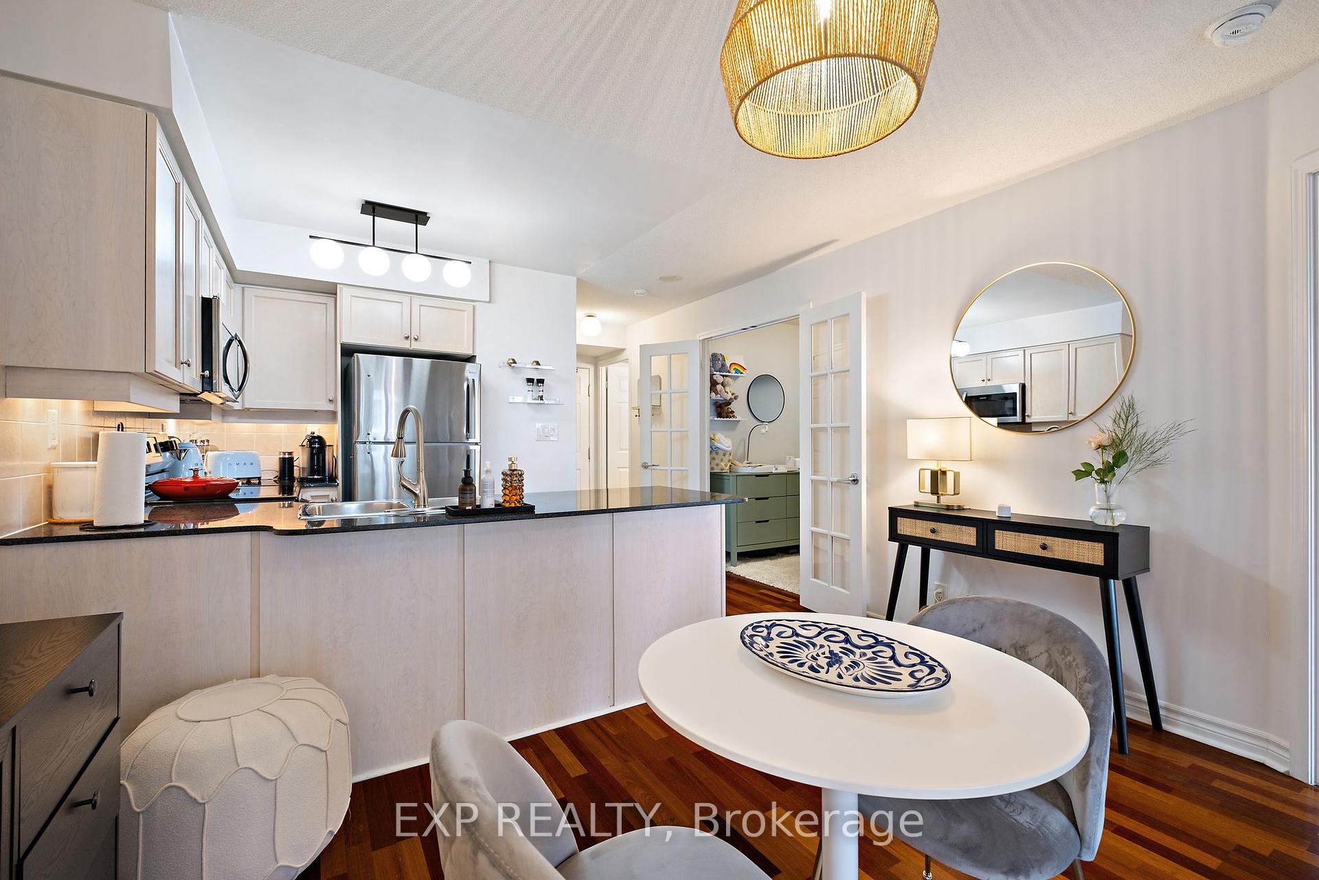 2 Bedrooms Condo at 19 Barberry, Toronto For sale