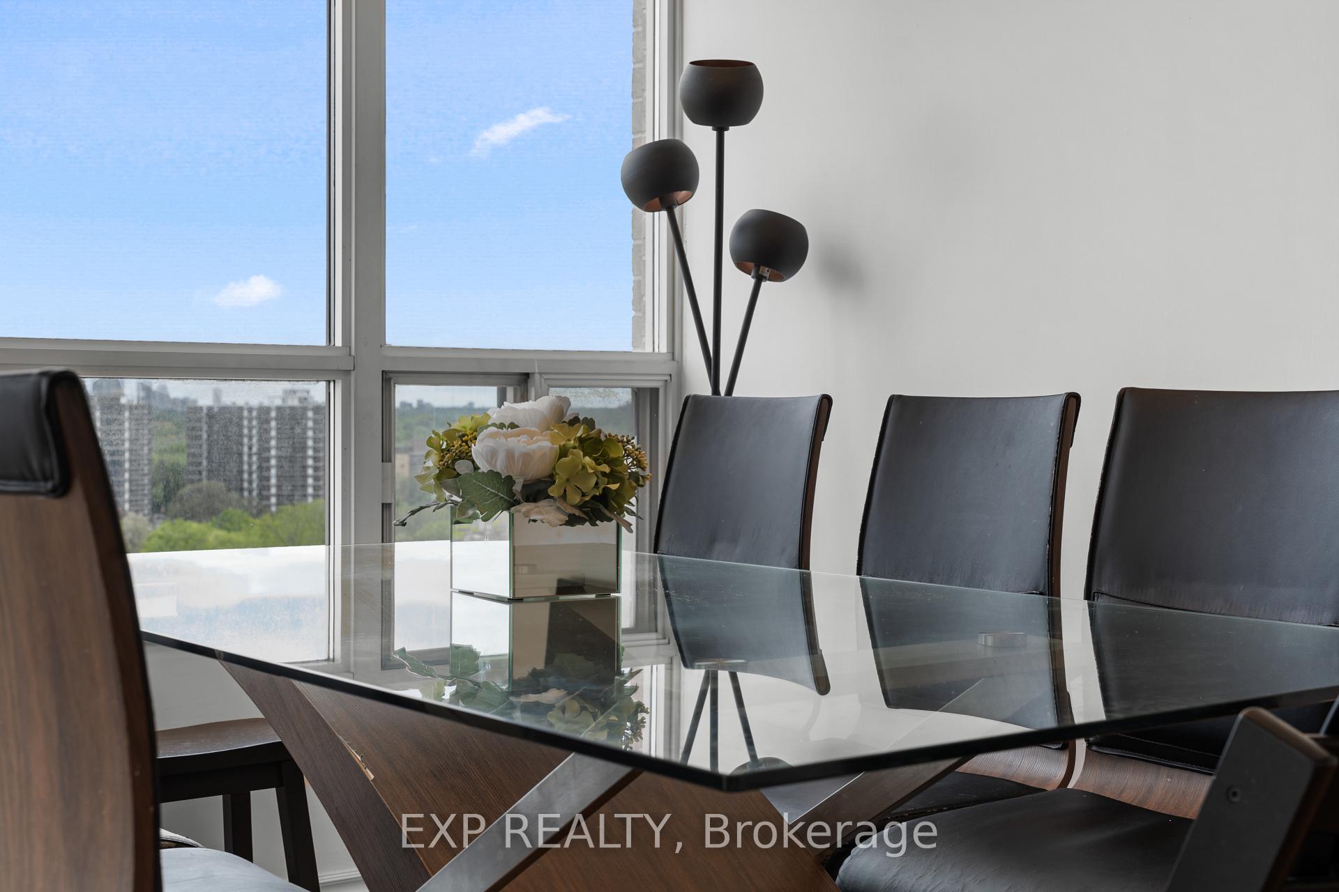 3 Bedrooms Condo at 2 Clairtrell, Toronto For sale
