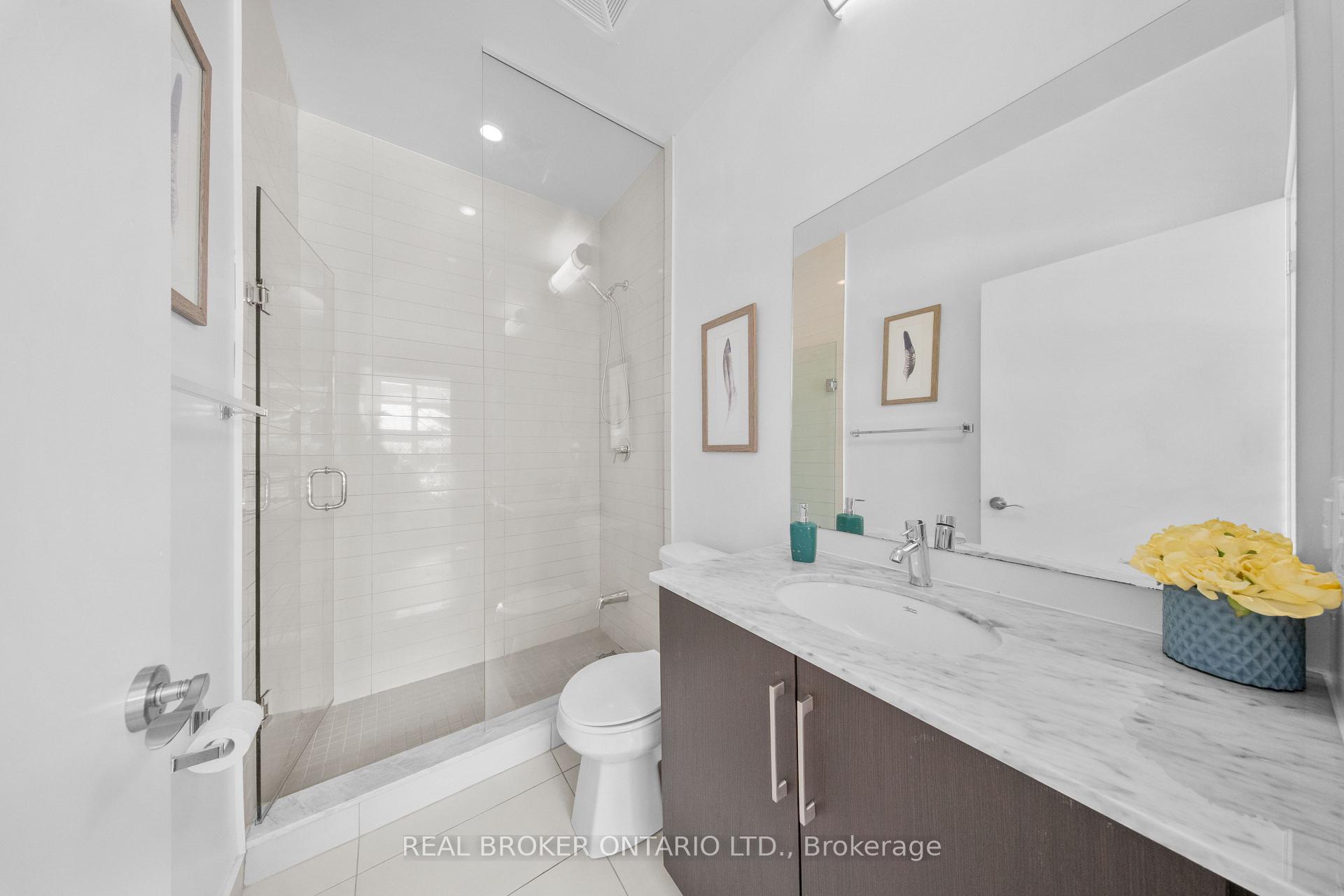 2 Bedrooms Condo at 840 Queen’s Plate, Toronto For sale