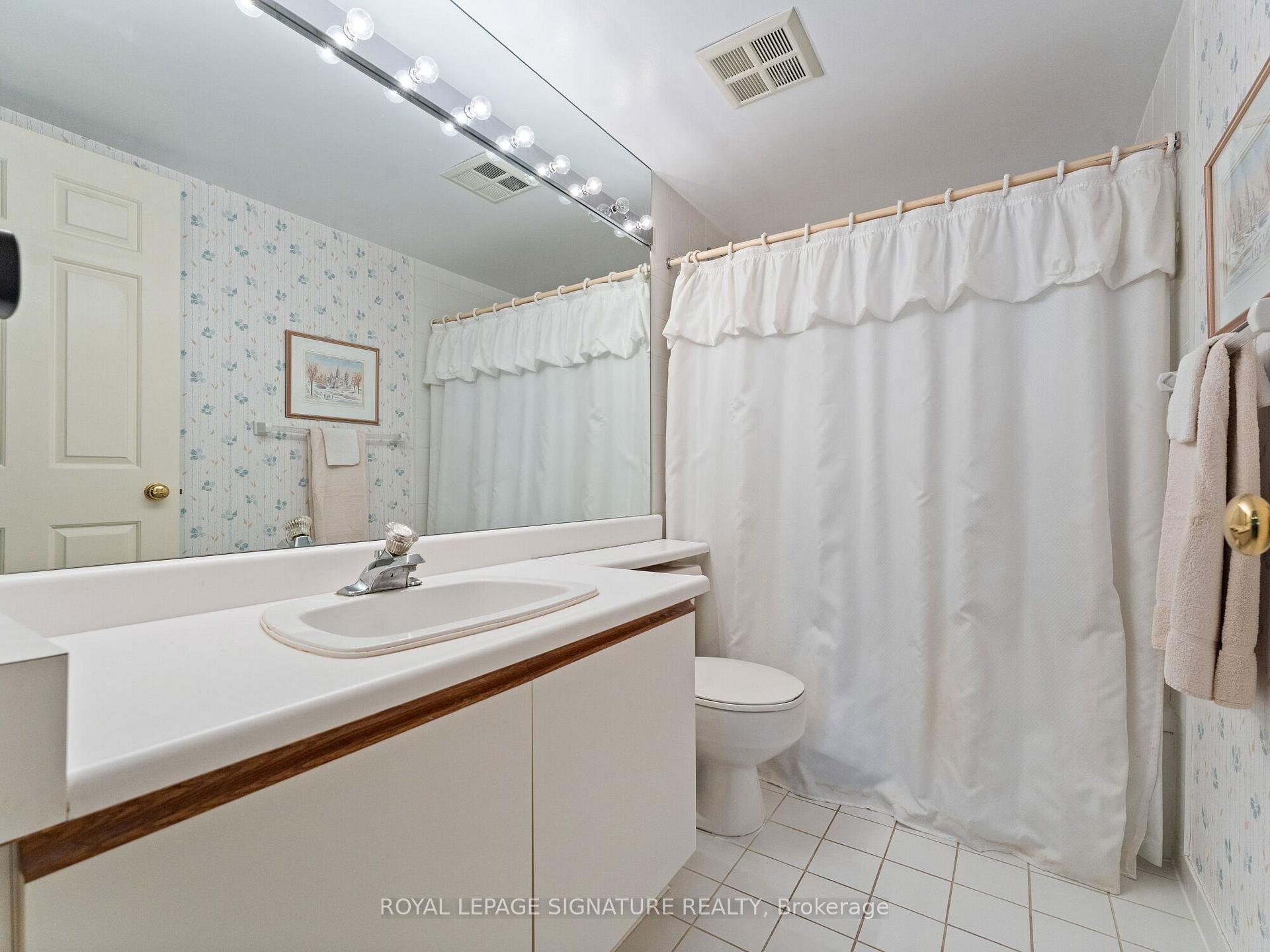 2 Bedrooms Condo at 1200 Don Mills, Toronto For sale