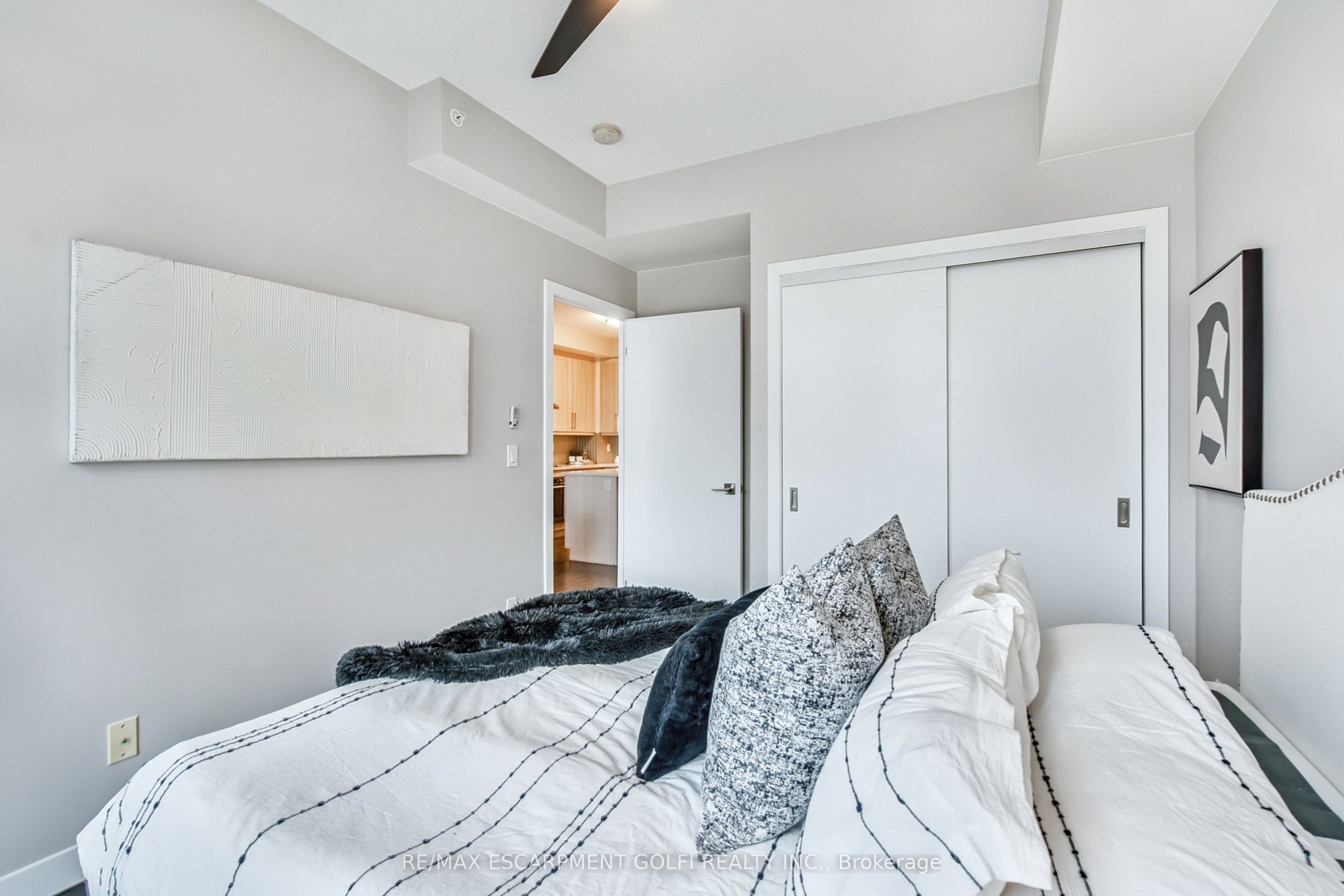 2093 Fairview Street, #408