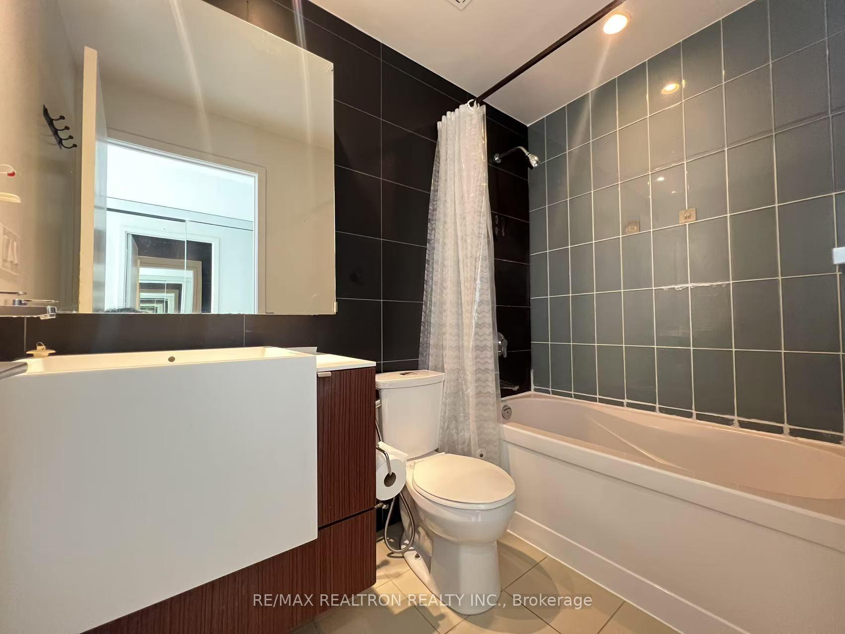 1 Bedroom Condo at 21 Iceboat, Toronto For sale