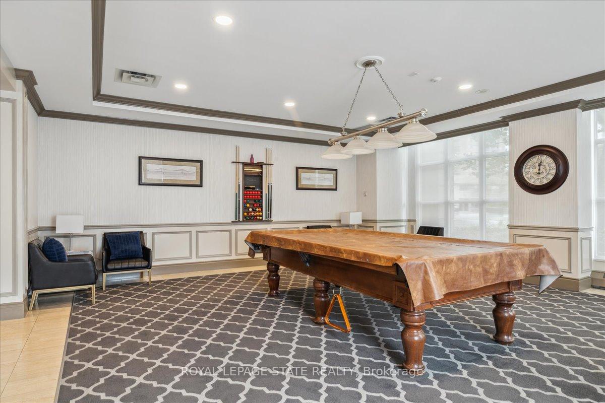 2 Bedrooms Condo at 442 Maple, Burlington For sale